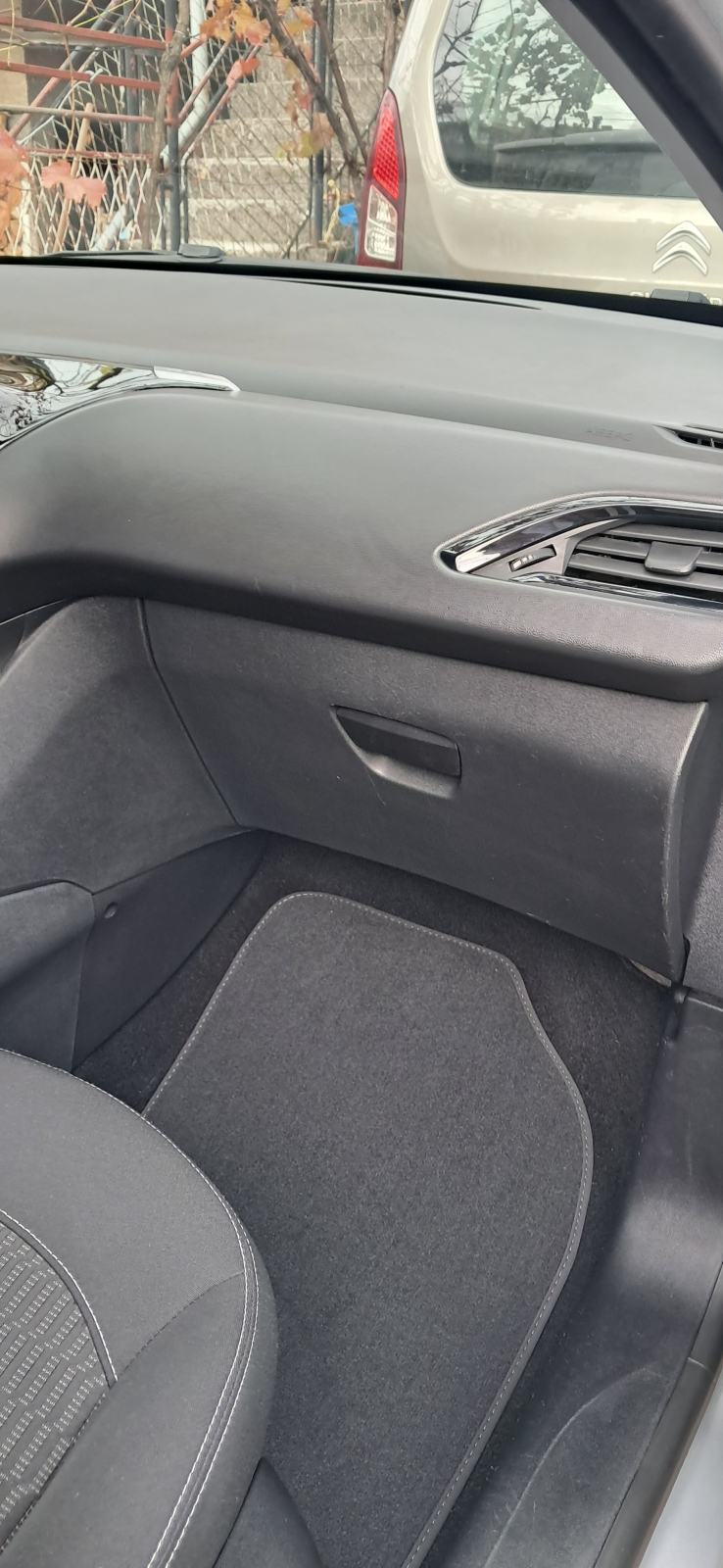 Peugeot 208 1,6 BlueHDi,PRILIKA, fotografija 15