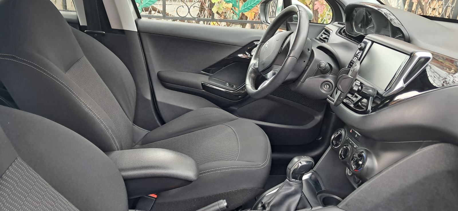 Peugeot 208 1,6 BlueHDi,PRILIKA, fotografija 10