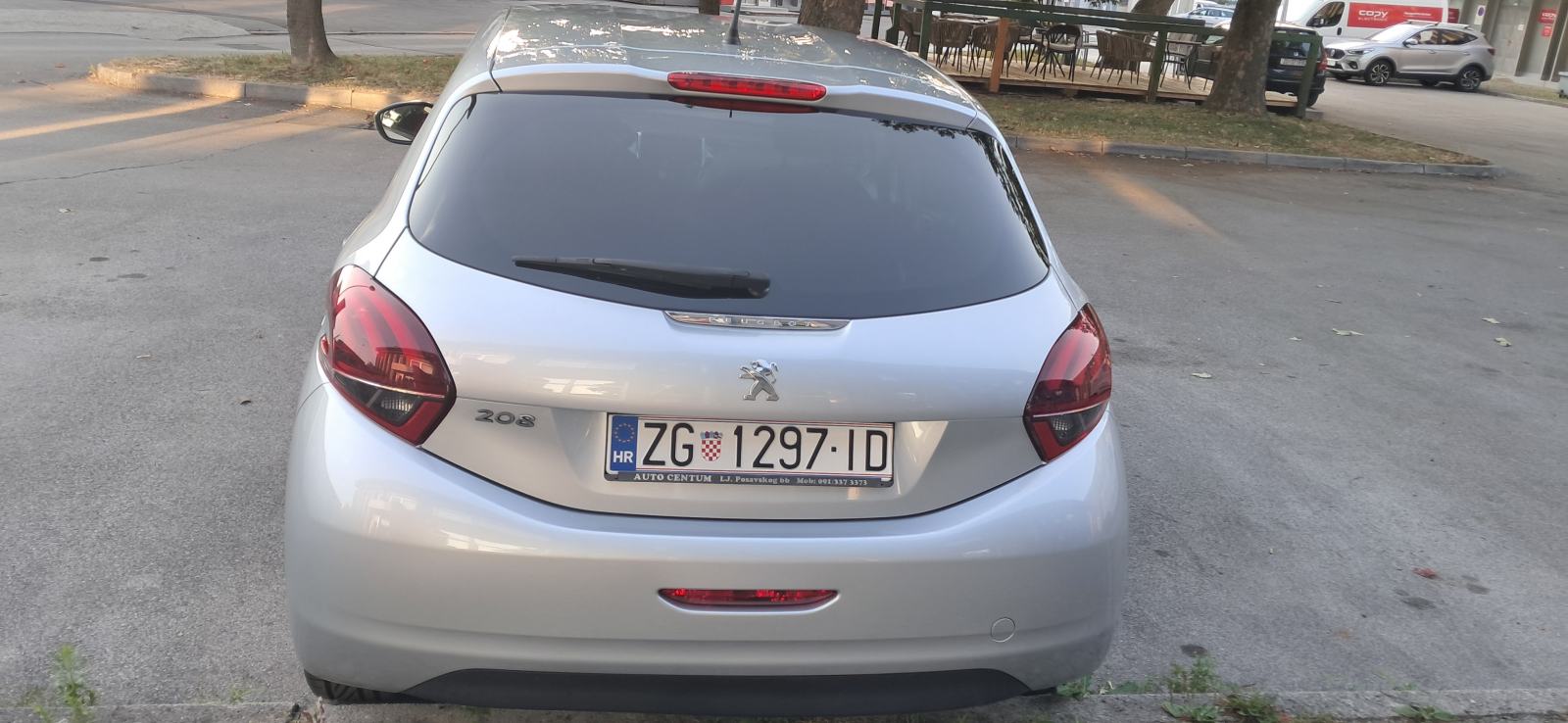 Peugeot 208 1,6 BlueHDi,PRILIKA, fotografija 8