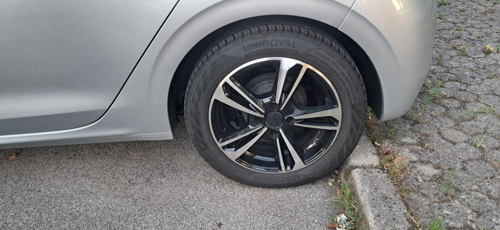 Peugeot 208 1,6 BlueHDi,PRILIKA, fotografija 7