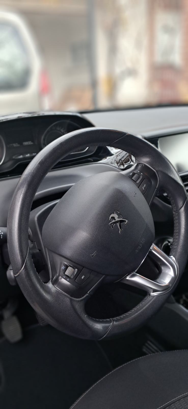 Peugeot 208 1,6 BlueHDi,PRILIKA, fotografija 16