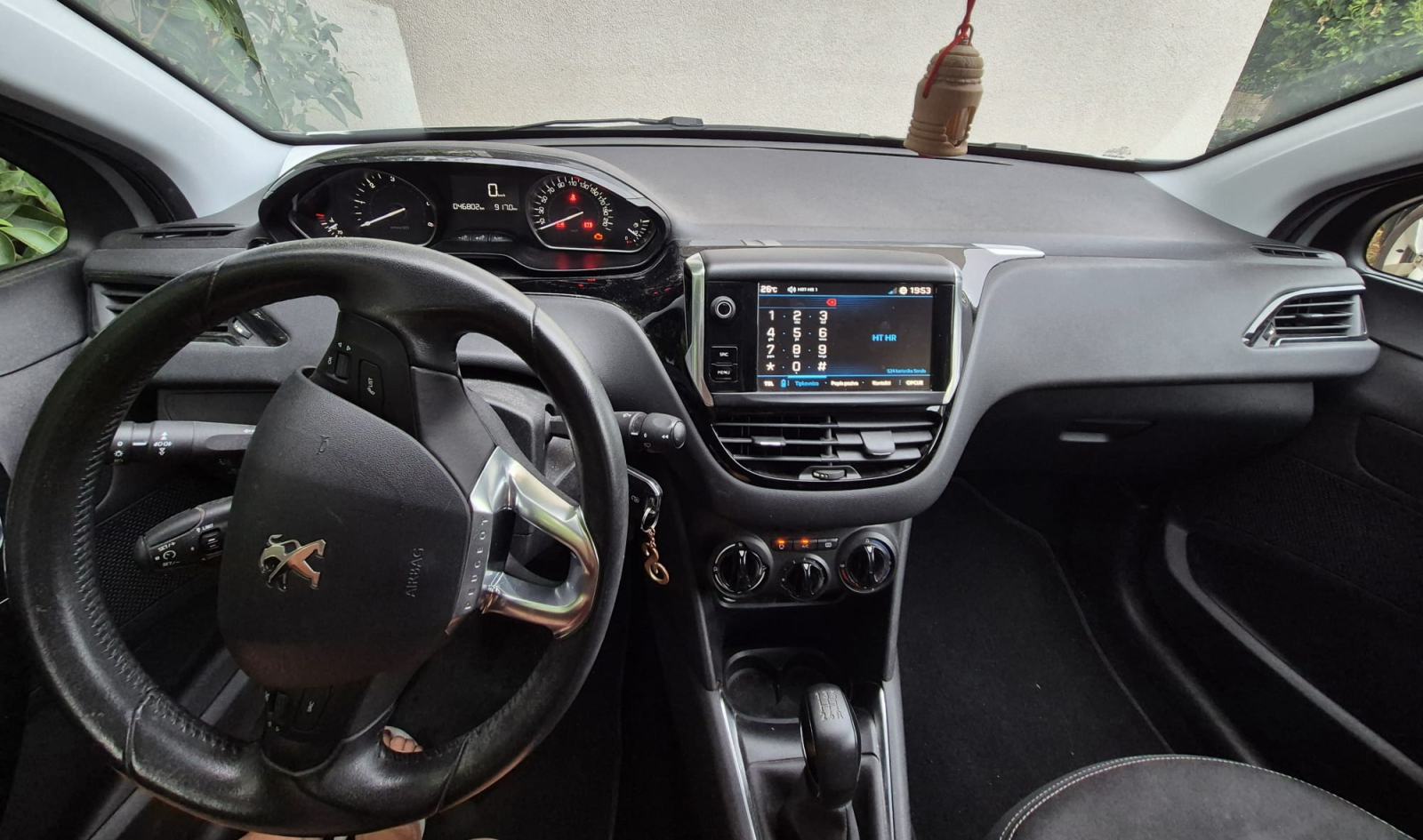 Peugeot 208 1,6 BlueHDi, fotografija 5