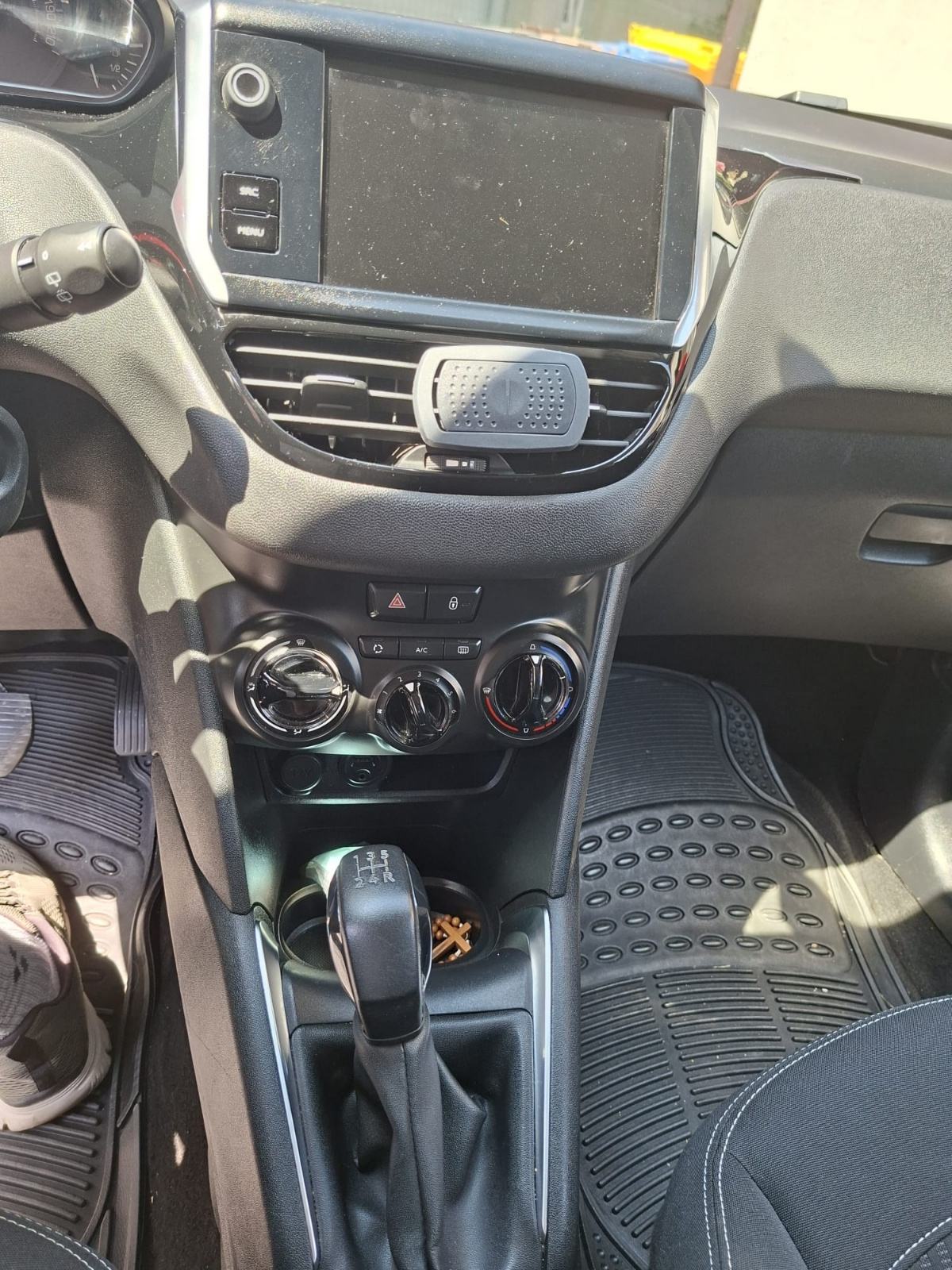 Peugeot 208 1,6 BlueHDi, fotografija 8