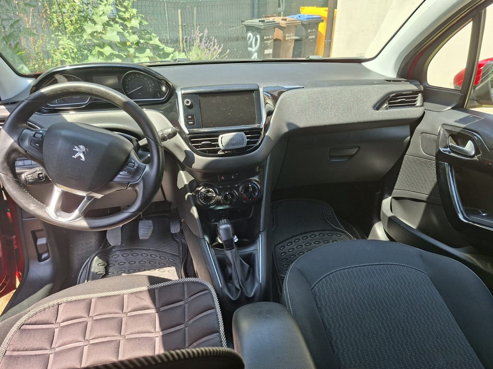 Peugeot 208 1,6 BlueHDi, fotografija 4
