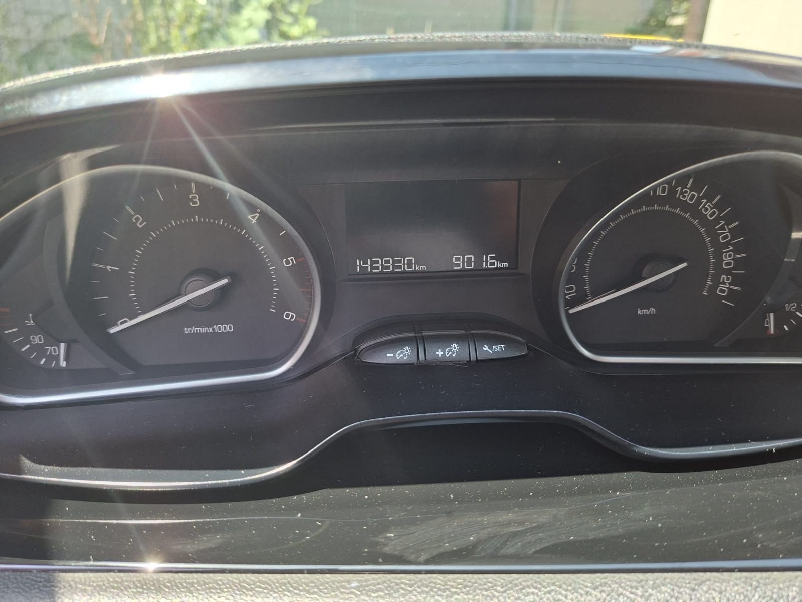 Peugeot 208 1,6 BlueHDi, fotografija 3