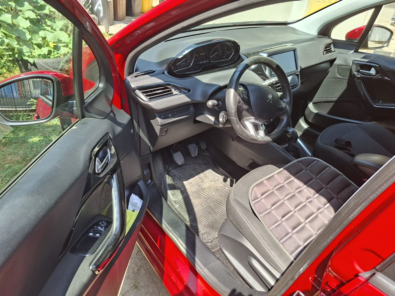 Peugeot 208 1,6 BlueHDi, fotografija 5