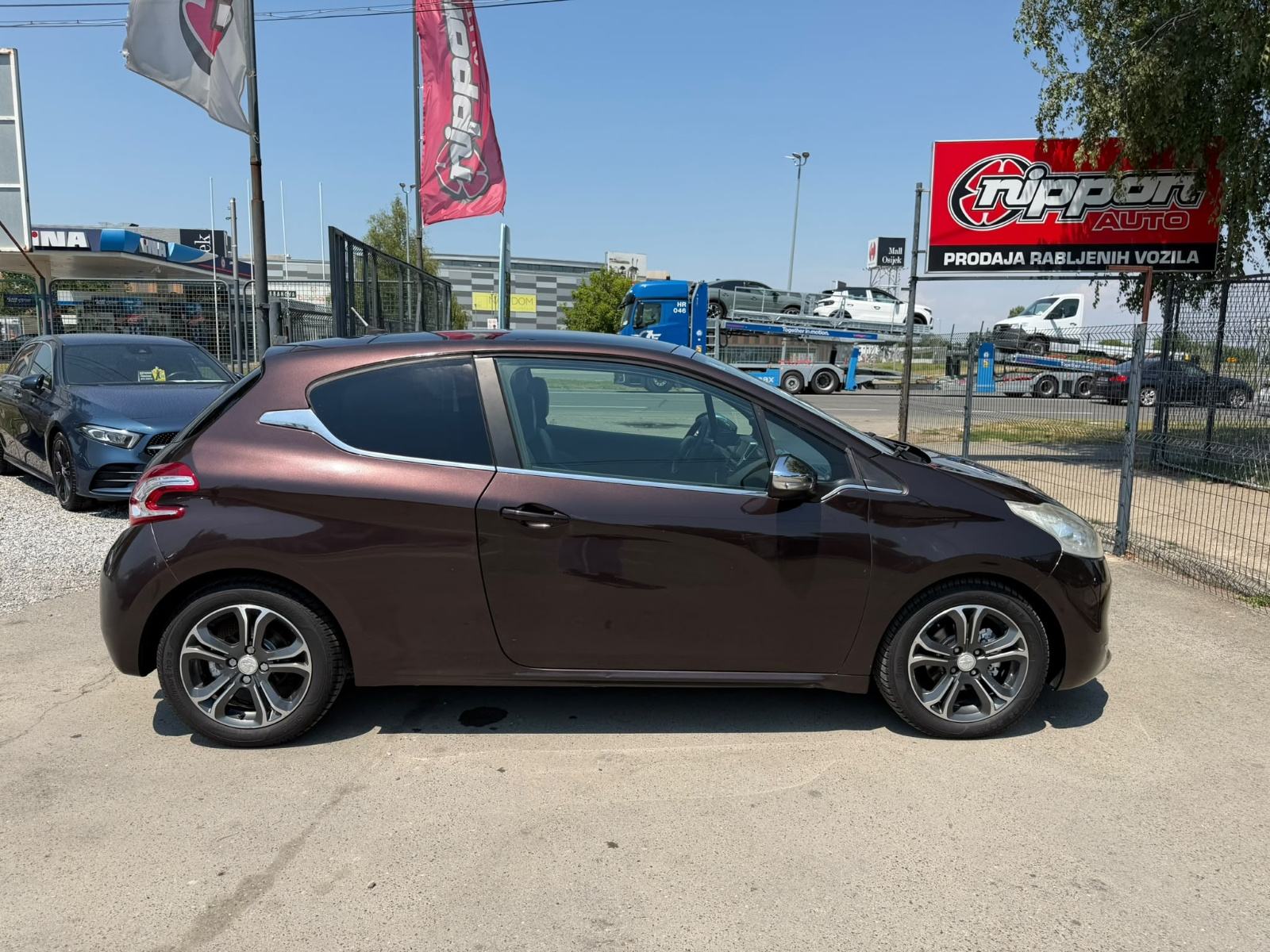 Peugeot 208 1,6 e-HDi - NAVI - KLIMA - TEMPOMAT - REGISTRIRAN, fotografija 7