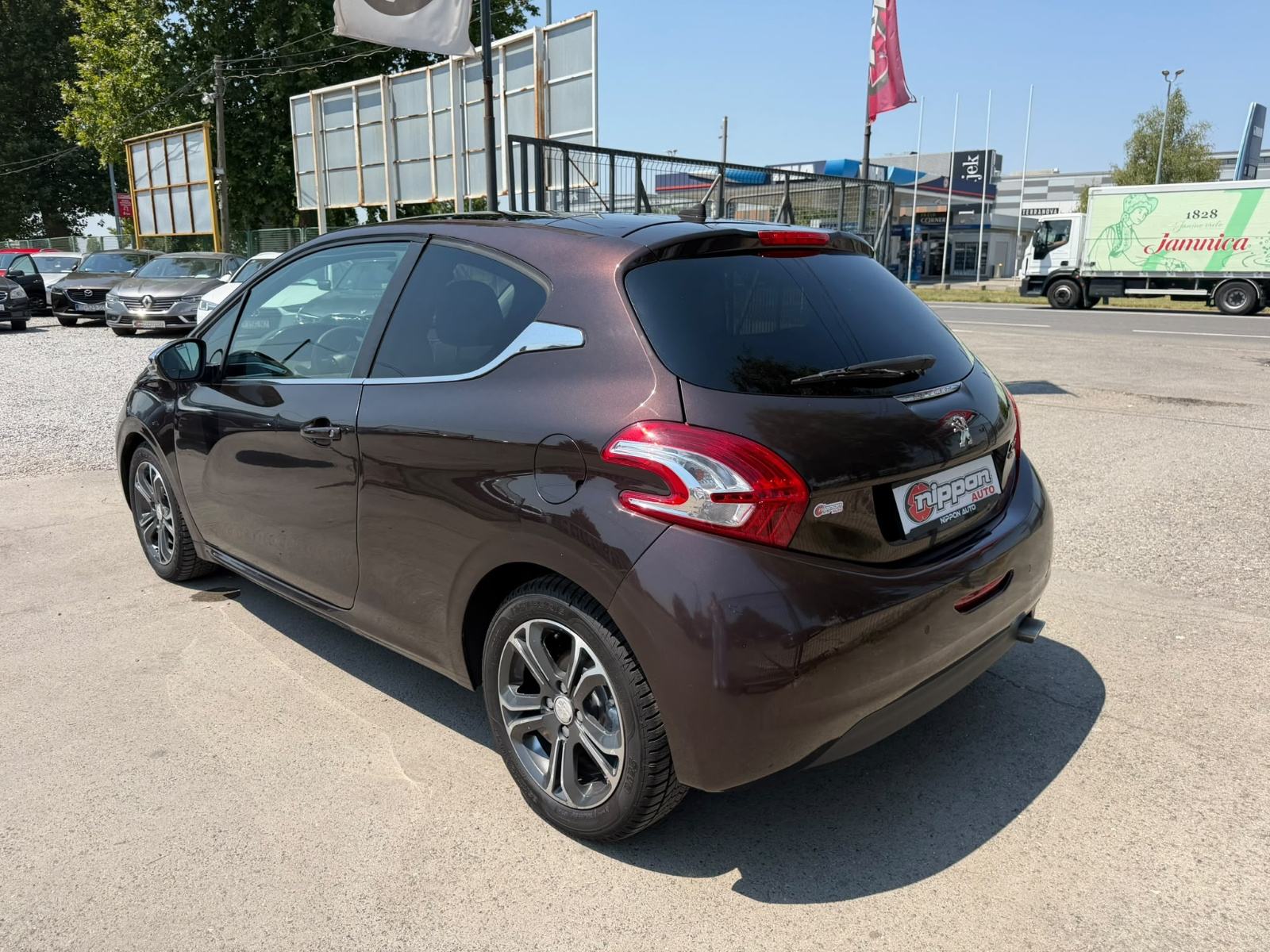 Peugeot 208 1,6 e-HDi - NAVI - KLIMA - TEMPOMAT - REGISTRIRAN, fotografija 4