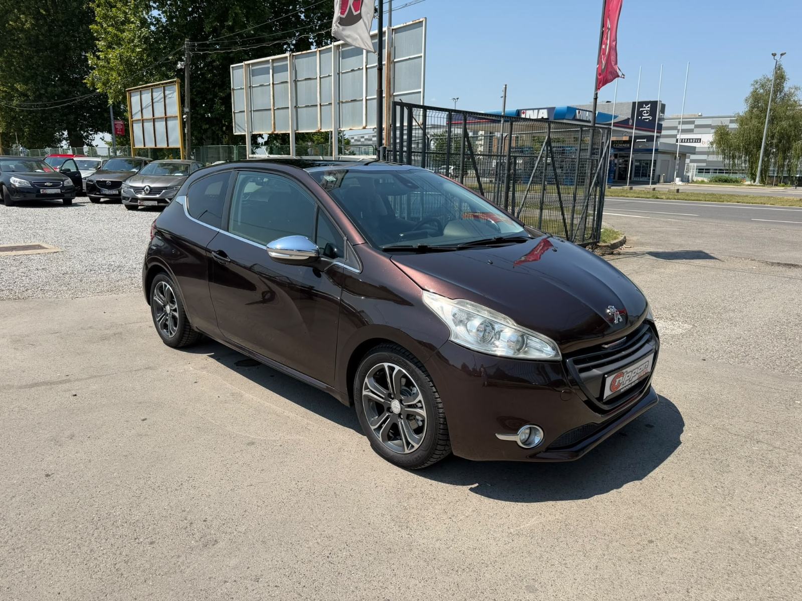 Peugeot 208 1,6 e-HDi - NAVI - KLIMA - TEMPOMAT - REGISTRIRAN, fotografija 8