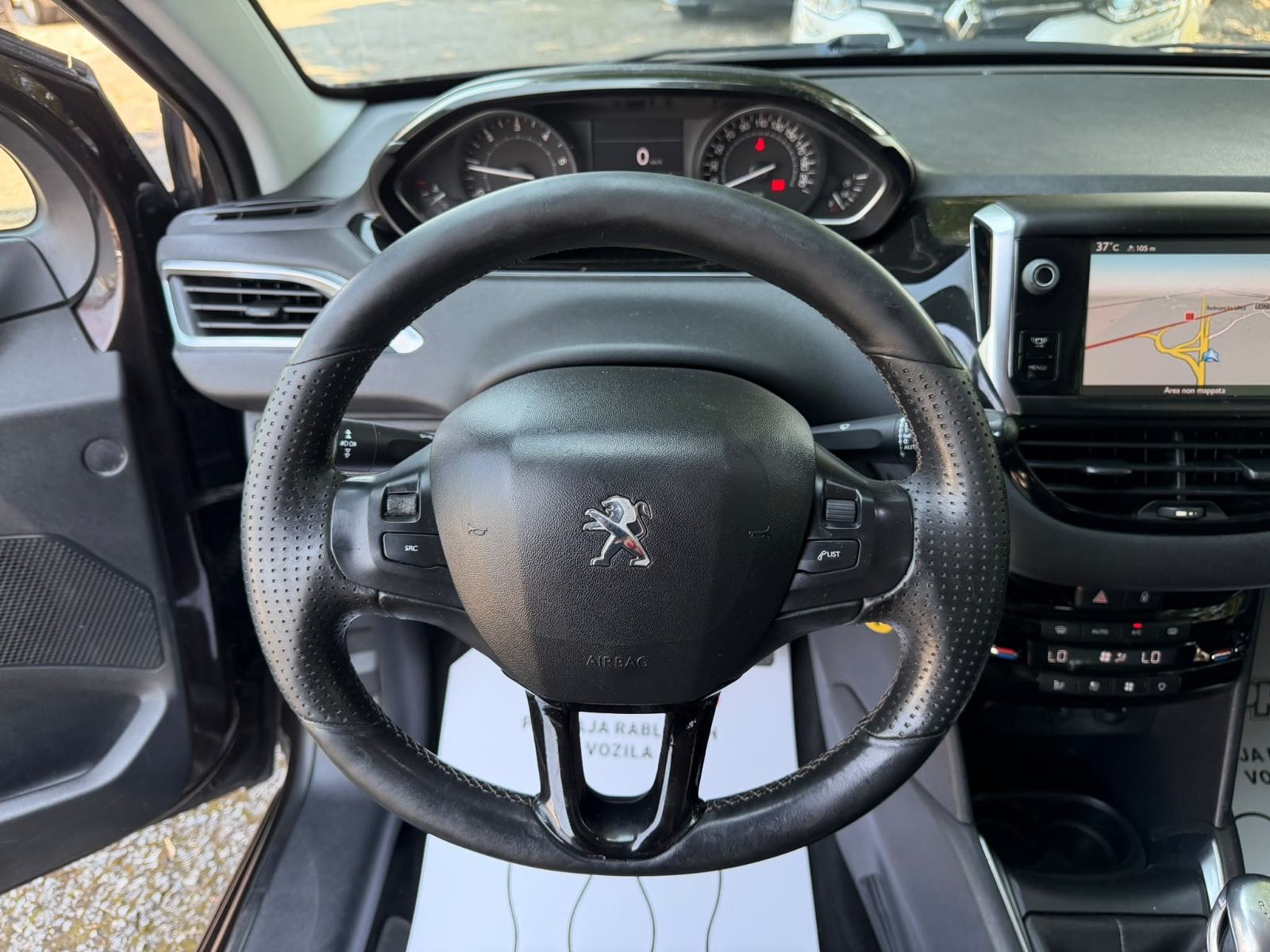 Peugeot 208 1,6 e-HDi - NAVI - KLIMA - TEMPOMAT - REGISTRIRAN, fotografija 14