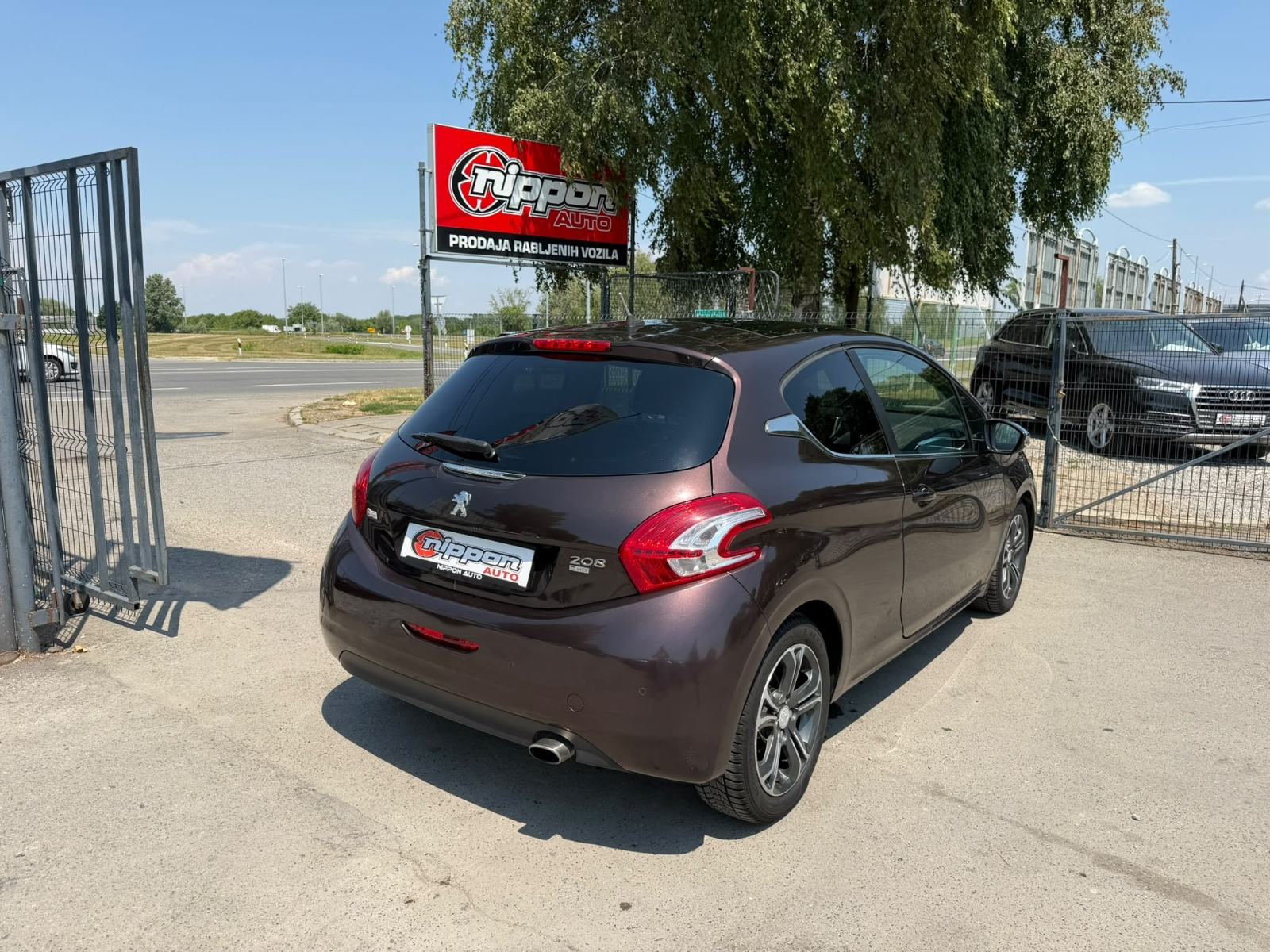 Peugeot 208 1,6 e-HDi - NAVI - KLIMA - TEMPOMAT - REGISTRIRAN, fotografija 6
