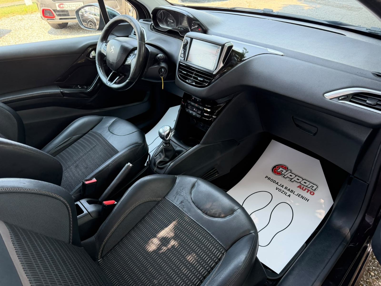 Peugeot 208 1,6 e-HDi - NAVI - KLIMA - TEMPOMAT - REGISTRIRAN, fotografija 18