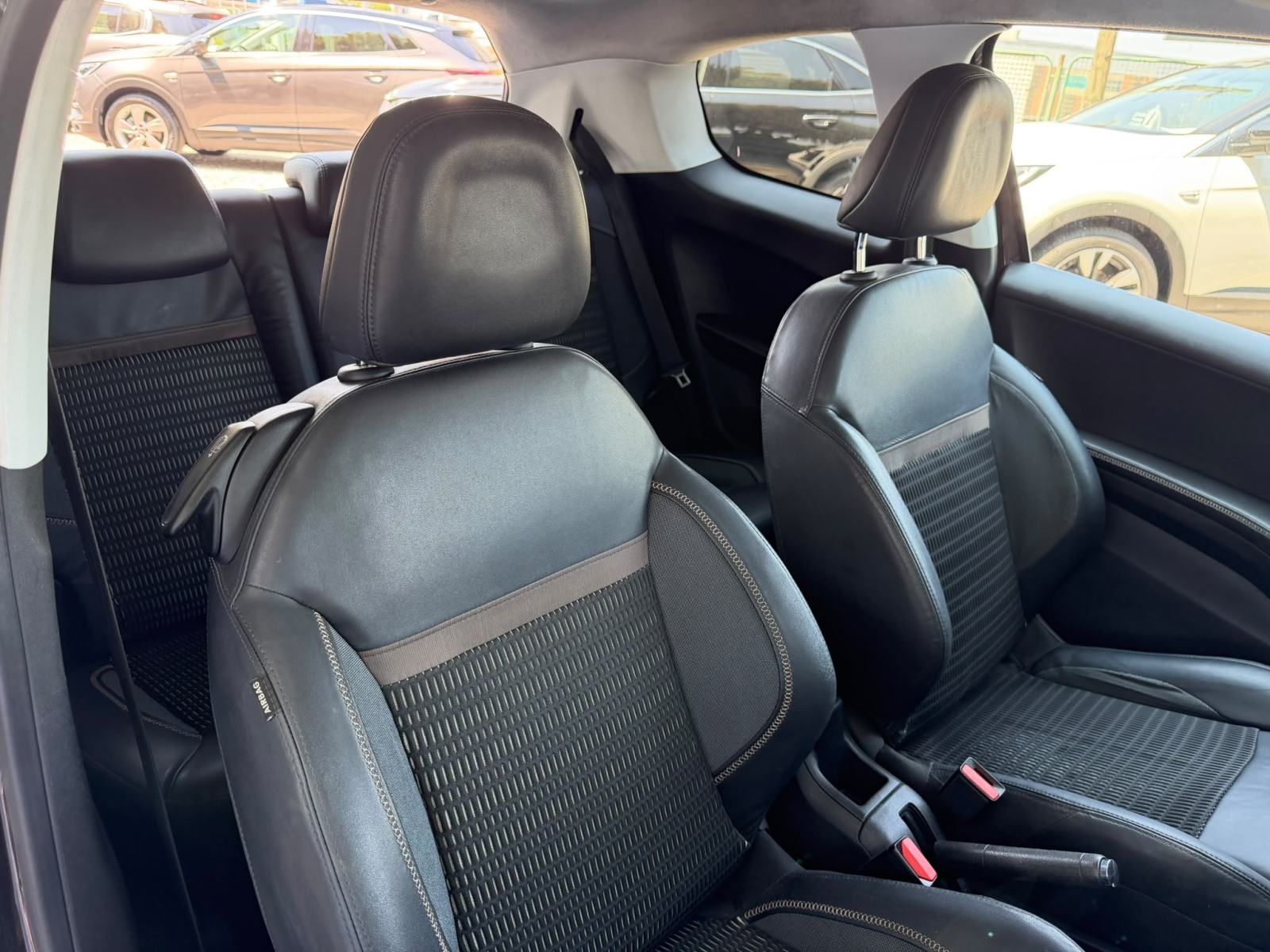 Peugeot 208 1,6 e-HDi - NAVI - KLIMA - TEMPOMAT - REGISTRIRAN, fotografija 20