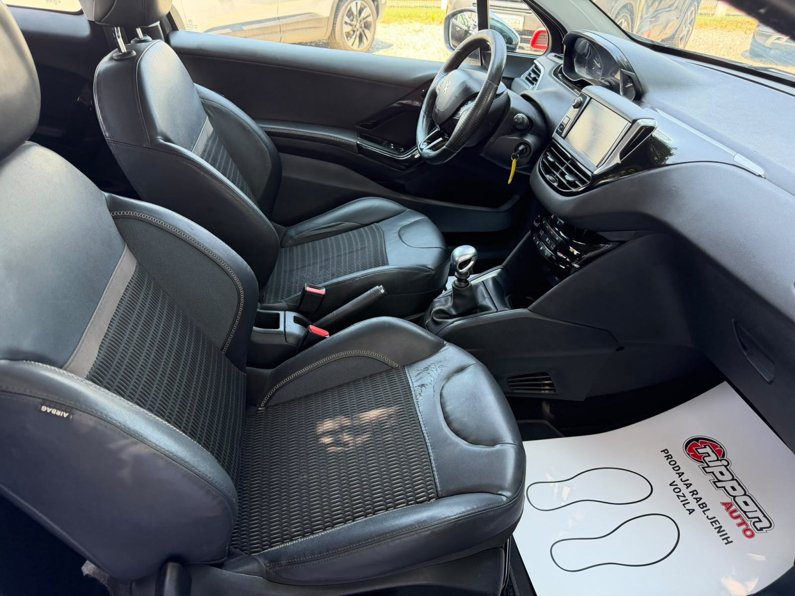 Peugeot 208 1,6 e-HDi - NAVI - KLIMA - TEMPOMAT - REGISTRIRAN, fotografija 19
