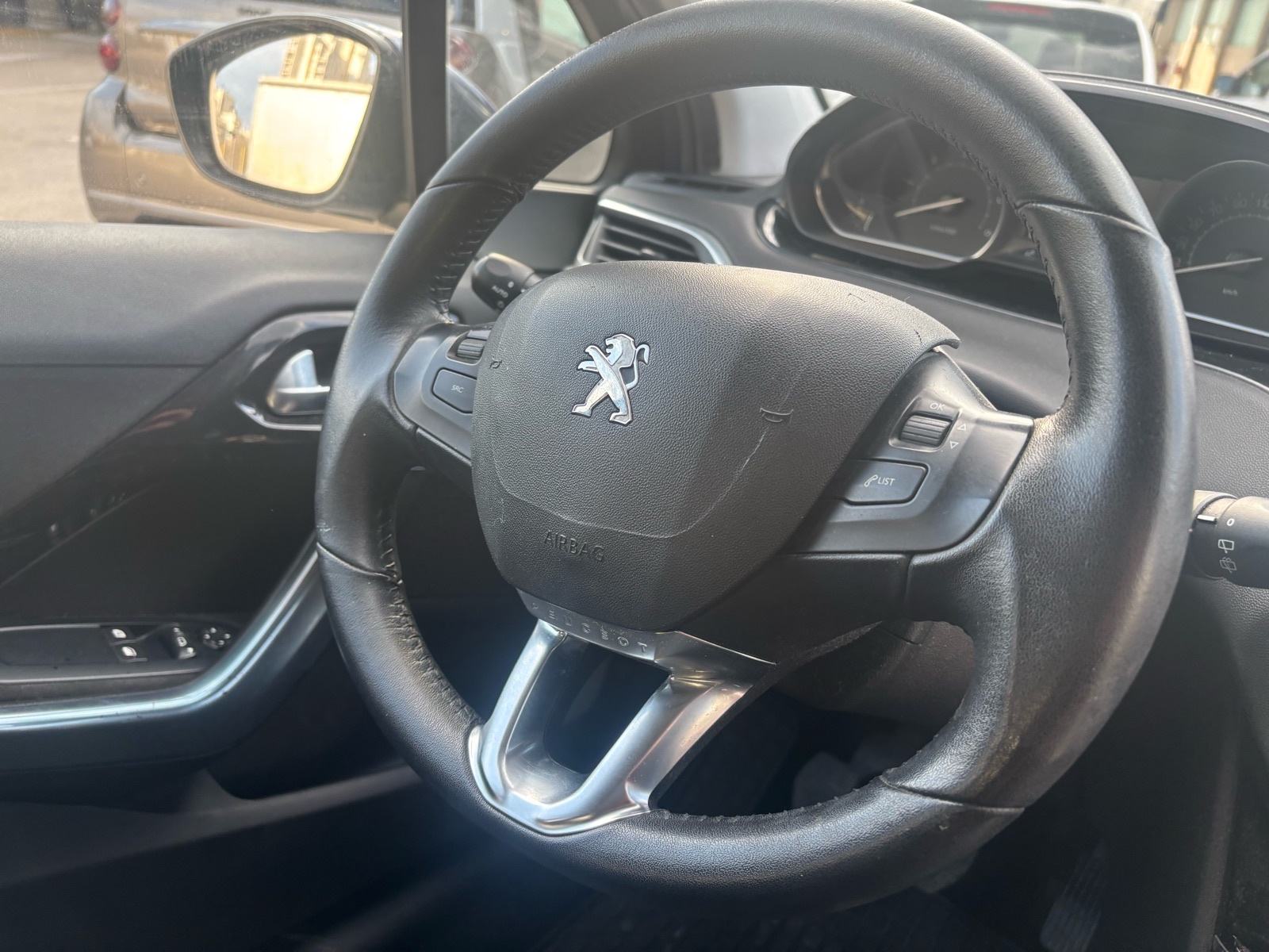 Peugeot 208 1,6 e-HDi Reg 07/2027 Klima Alu 16, fotografija 12