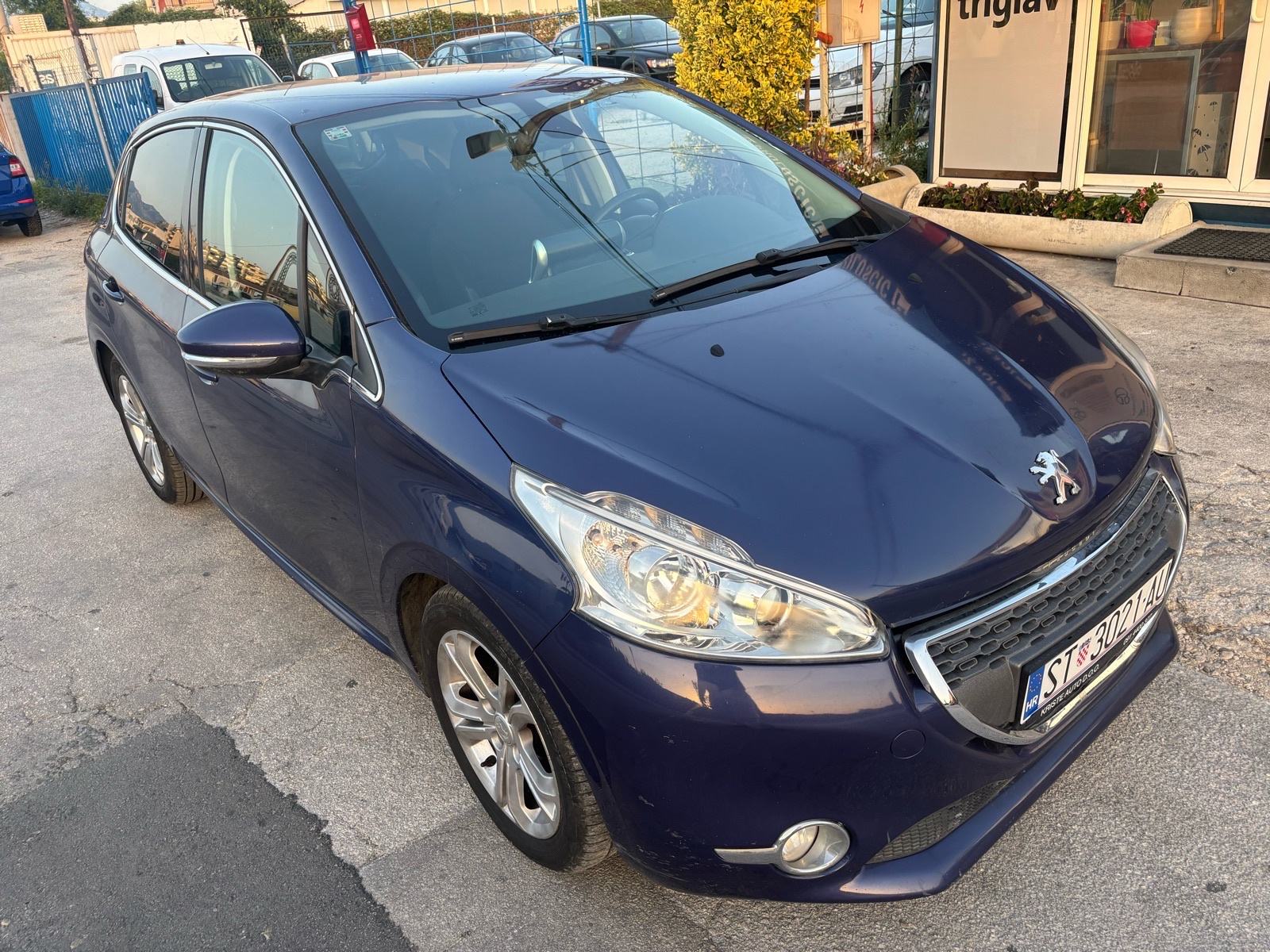Peugeot 208 1,6 e-HDi Reg 07/2027 Klima Alu 16, fotografija 3