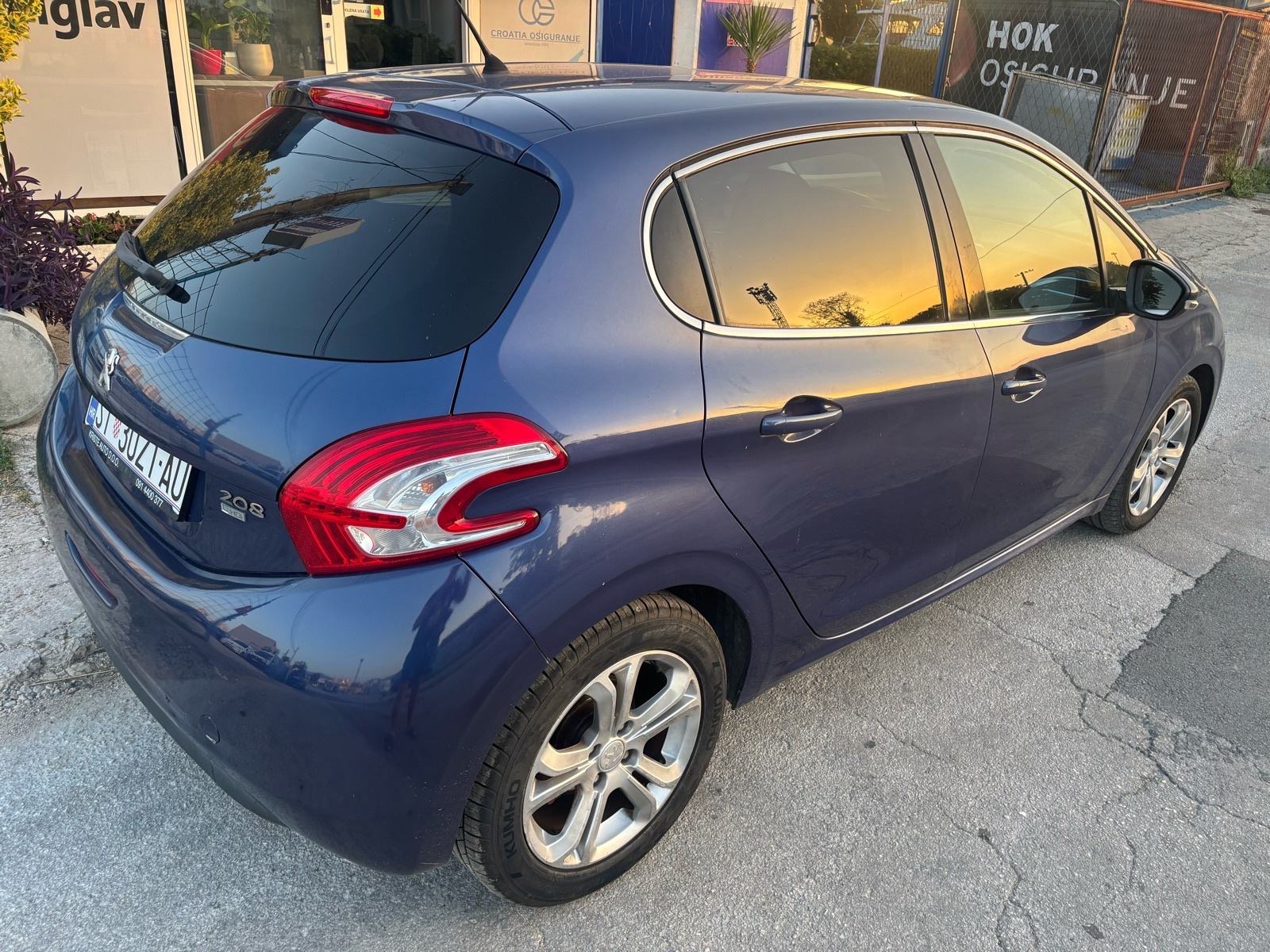 Peugeot 208 1,6 e-HDi Reg 07/2027 Klima Alu 16, fotografija 5