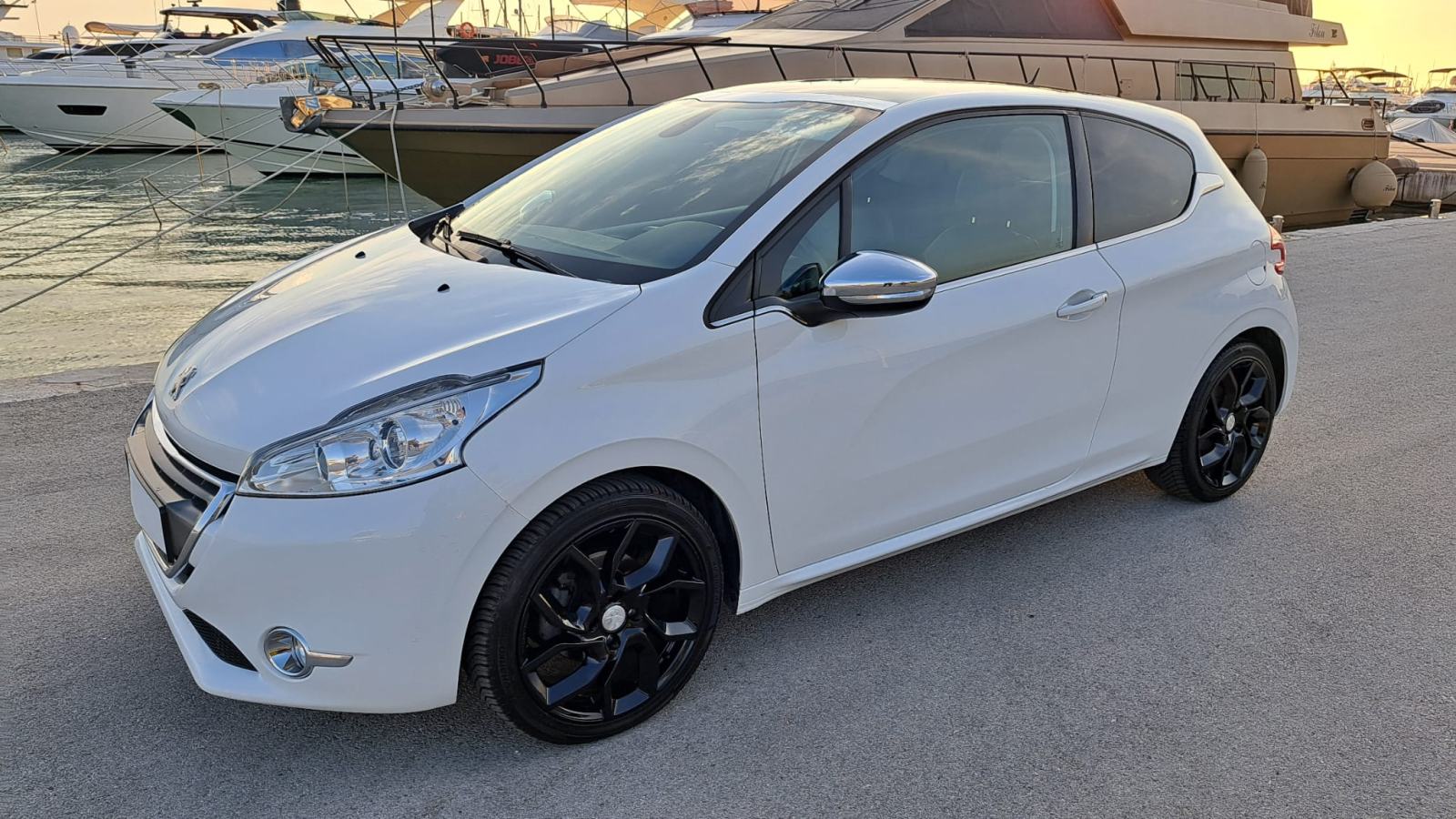 Peugeot 208 1,6 HDi ⭐️ALLURE⭐️S&S⭐️SPORT *123000km*, fotografija 3