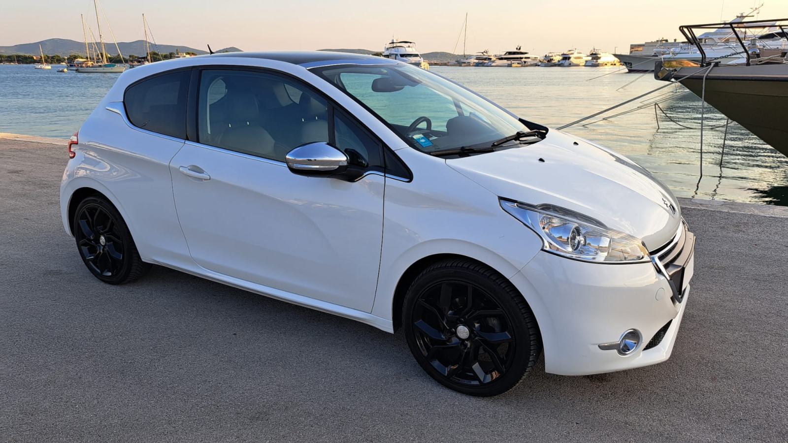 Peugeot 208 1,6 HDi ⭐️ALLURE⭐️S&S⭐️SPORT *123000km*, fotografija 14