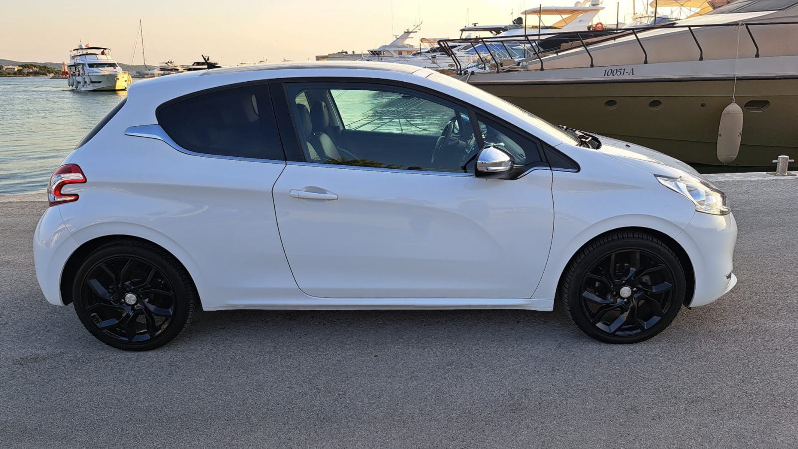 Peugeot 208 1,6 HDi ⭐️ALLURE⭐️S&S⭐️SPORT *123000km*, fotografija 12