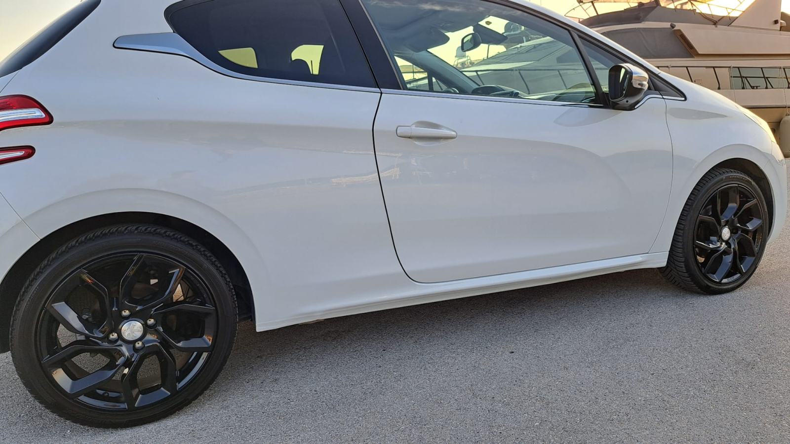 Peugeot 208 1,6 HDi ⭐️ALLURE⭐️S&S⭐️SPORT *123000km*, fotografija 19