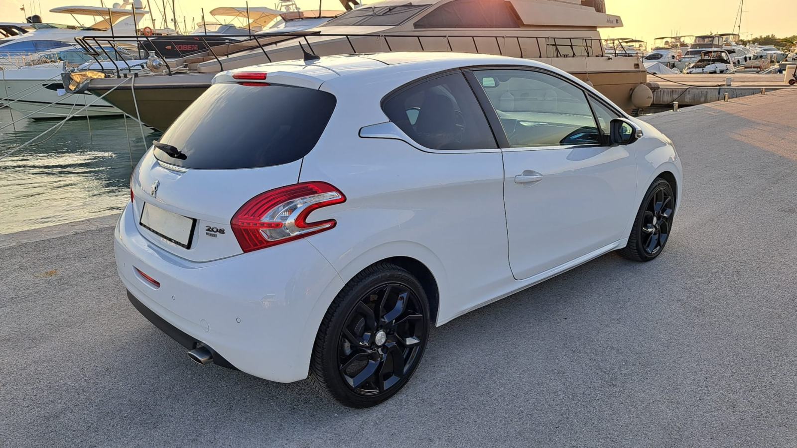 Peugeot 208 1,6 HDi ⭐️ALLURE⭐️S&S⭐️SPORT *123000km*, fotografija 10