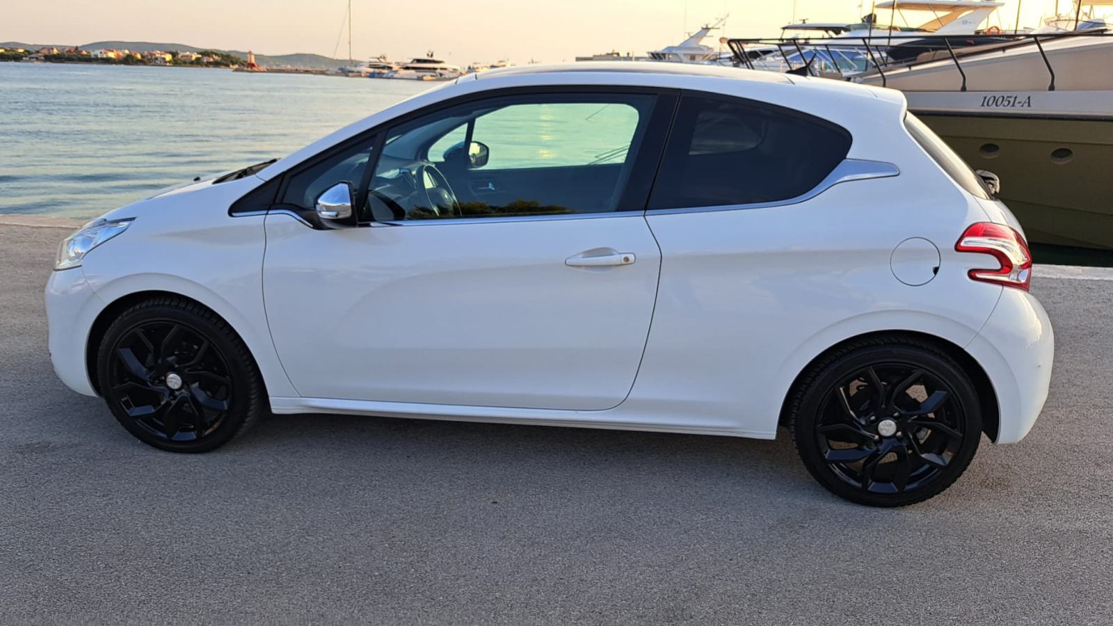 Peugeot 208 1,6 HDi ⭐️ALLURE⭐️S&S⭐️SPORT *123000km*, fotografija 6