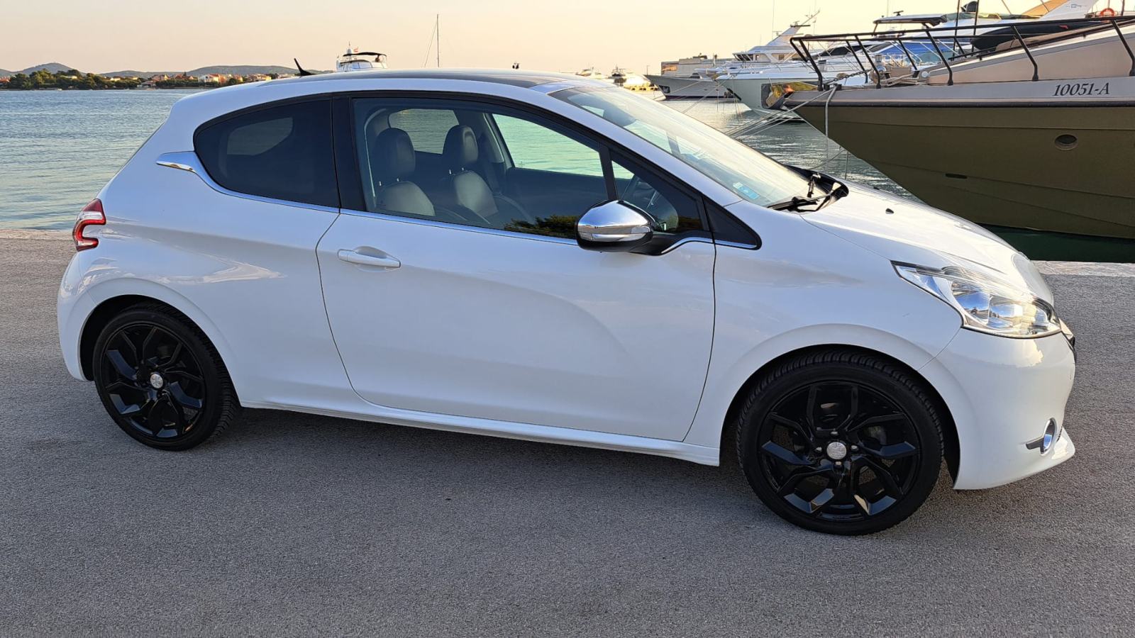 Peugeot 208 1,6 HDi ⭐️ALLURE⭐️S&S⭐️SPORT *123000km*, fotografija 13