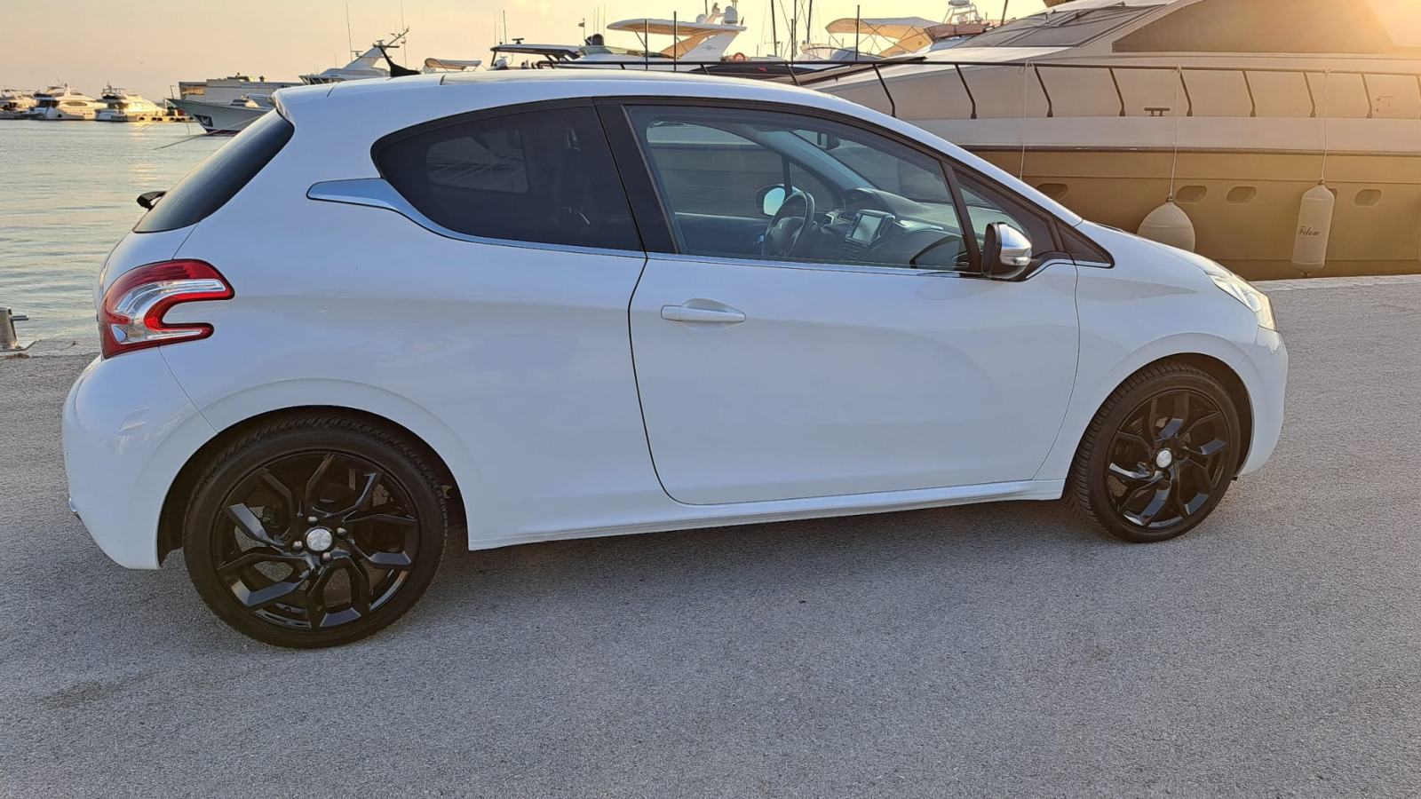 Peugeot 208 1,6 HDi ⭐️ALLURE⭐️S&S⭐️SPORT *123000km*, fotografija 11