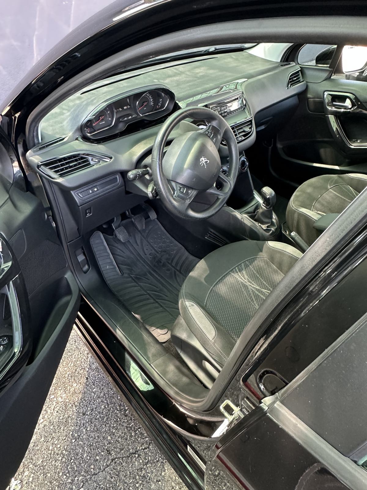 Peugeot 208 1,6 HDI, u odličnom stanju, registriran do 07/2027, fotografija 9