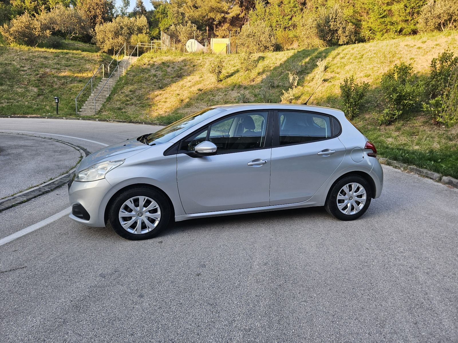 Peugeot 208 1,6 HDI,125000 kilometara, kao nov, fotografija 2