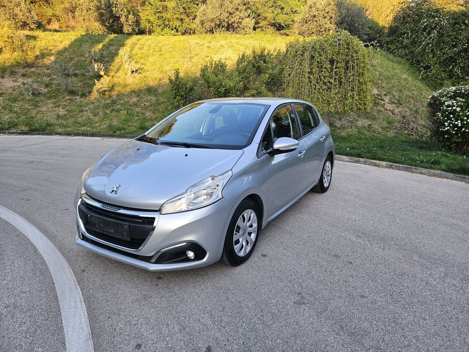 Peugeot 208 1,6 HDI,125000 kilometara, kao nov, fotografija 1