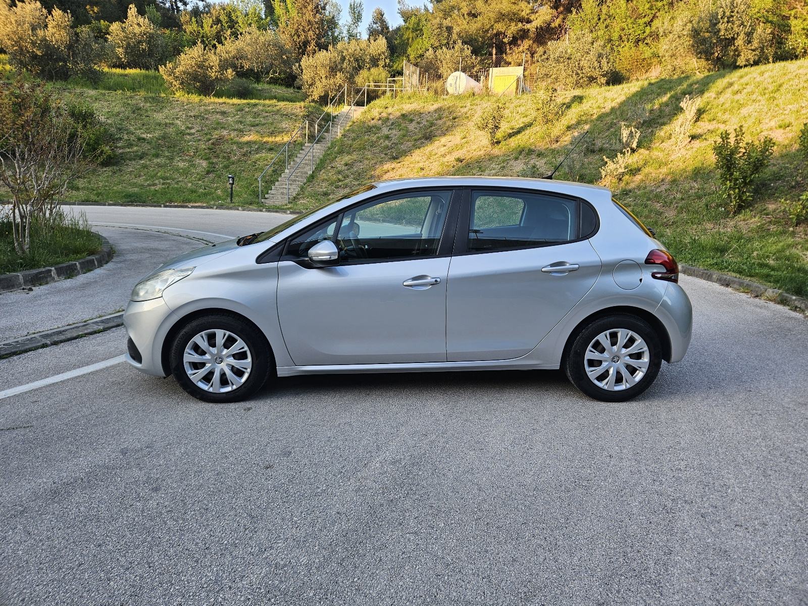 Peugeot 208 1,6 HDI,125000 kilometara, kao nov, fotografija 3
