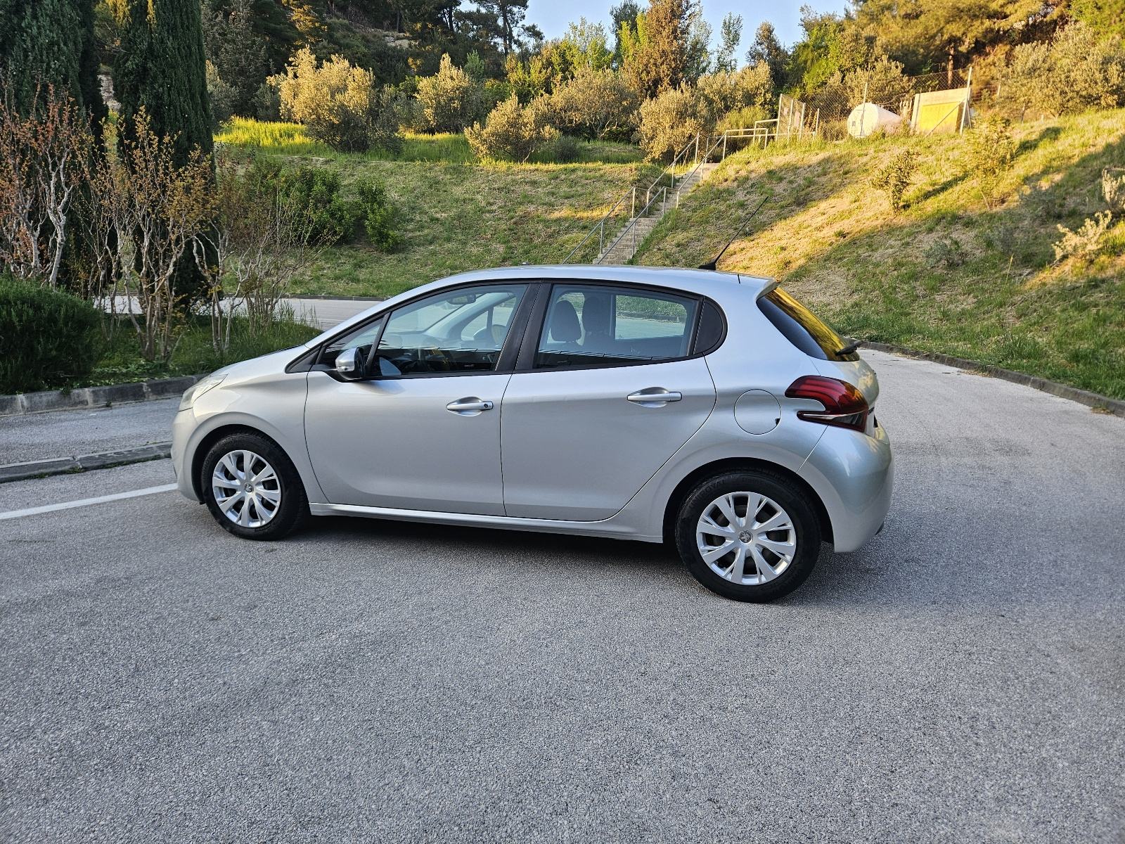 Peugeot 208 1,6 HDI,125000 kilometara, kao nov, fotografija 4