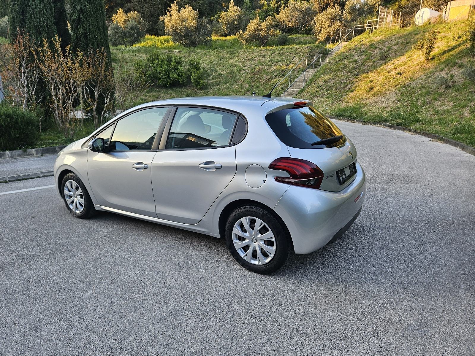 Peugeot 208 1,6 HDI,125000 kilometara, kao nov, fotografija 5