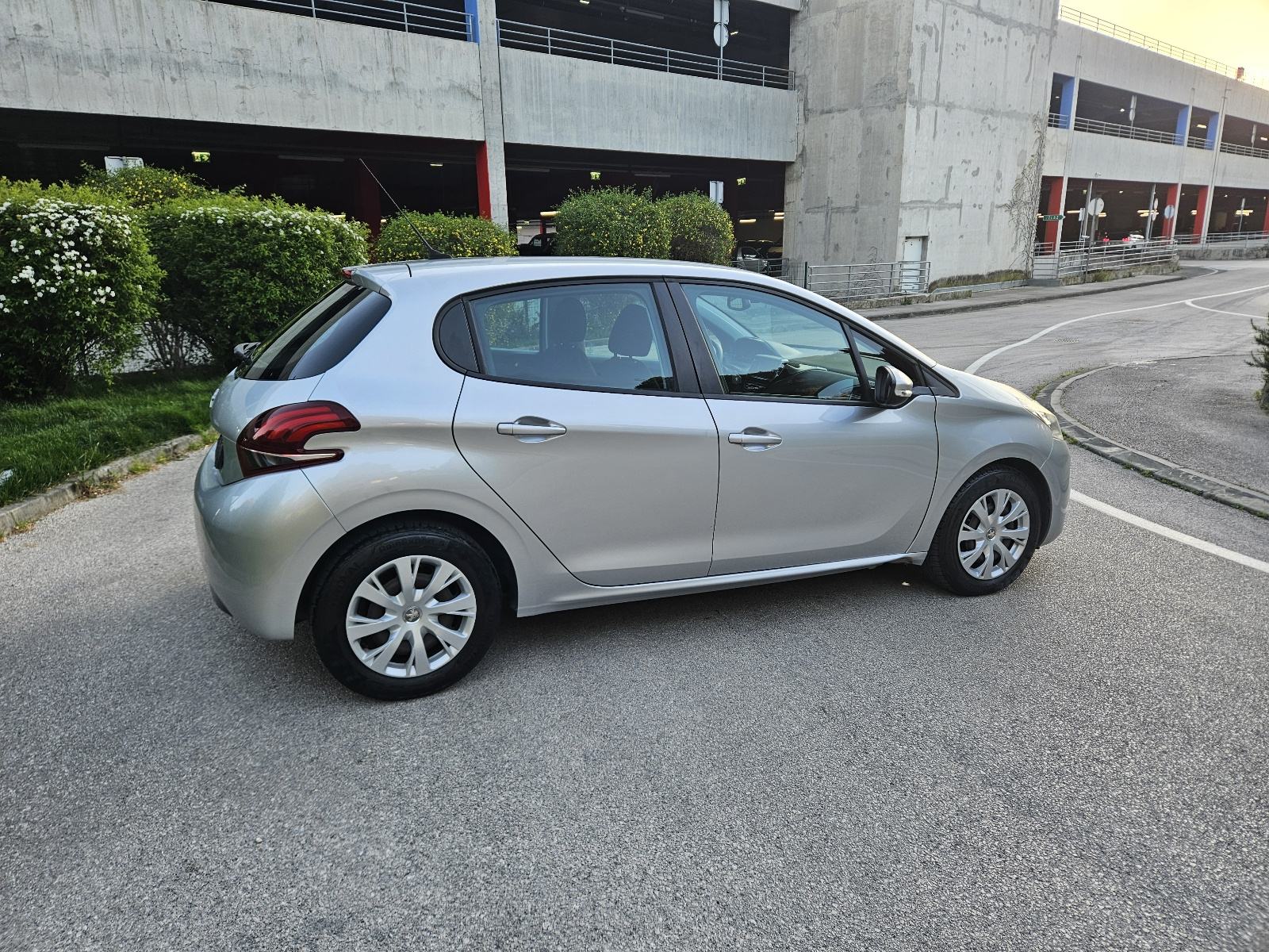 Peugeot 208 1,6 HDI,125000 kilometara, kao nov, fotografija 7