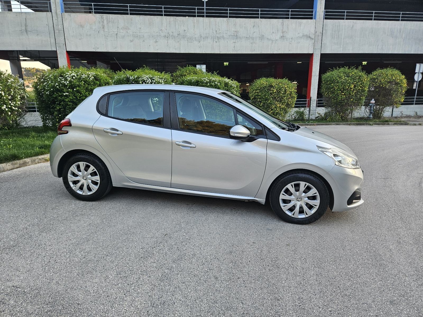 Peugeot 208 1,6 HDI,125000 kilometara, kao nov, fotografija 9