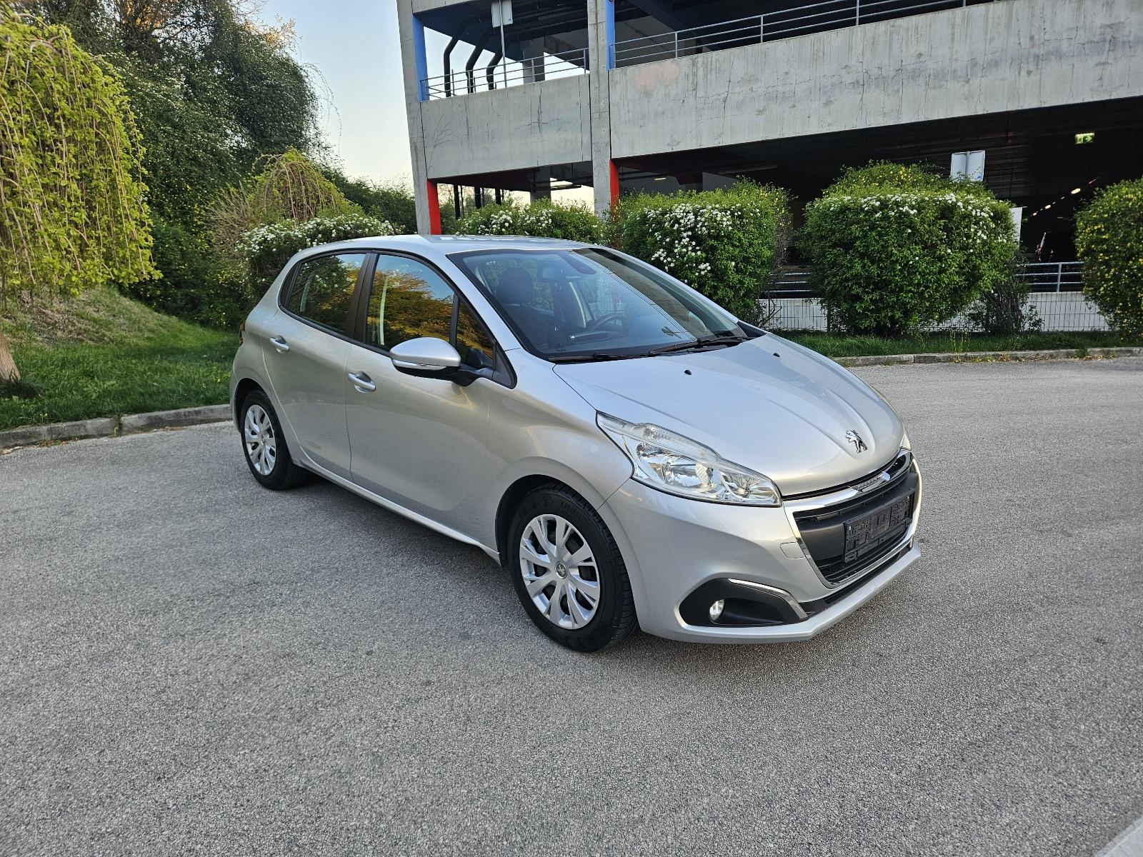 Peugeot 208 1,6 HDI,125000 kilometara, kao nov, fotografija 12
