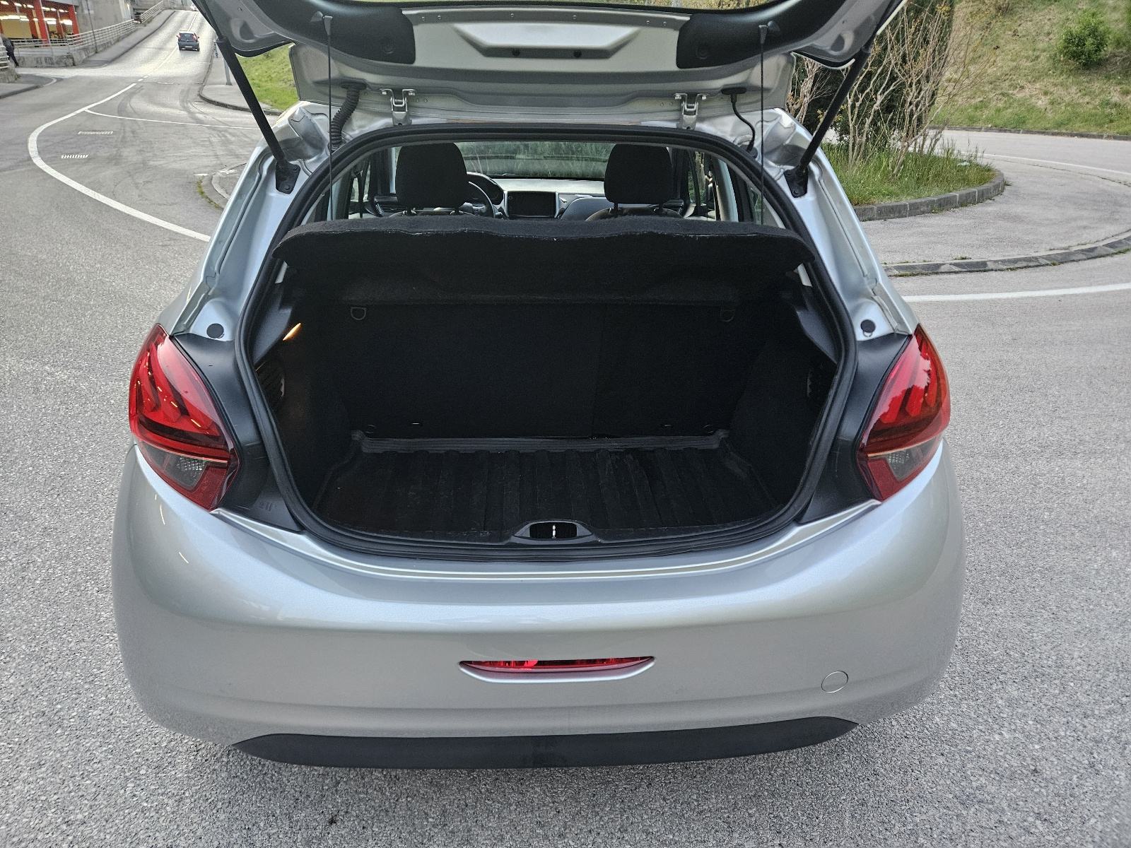 Peugeot 208 1,6 HDI,125000 kilometara, kao nov, fotografija 13