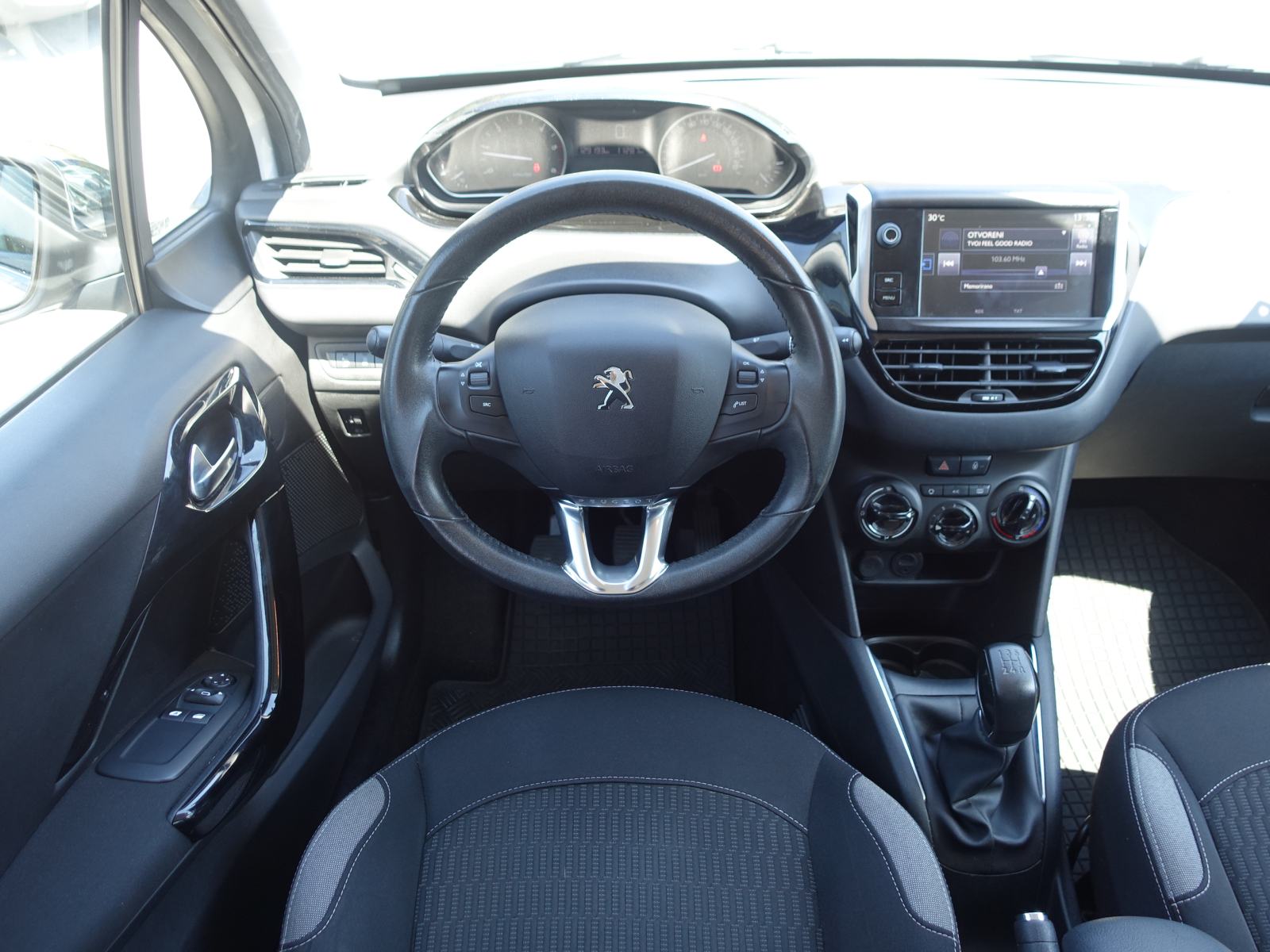Peugeot 208 1,6 HDI / HR auto 1vl / JAMSTVO + REG.09/2026, fotografija 10