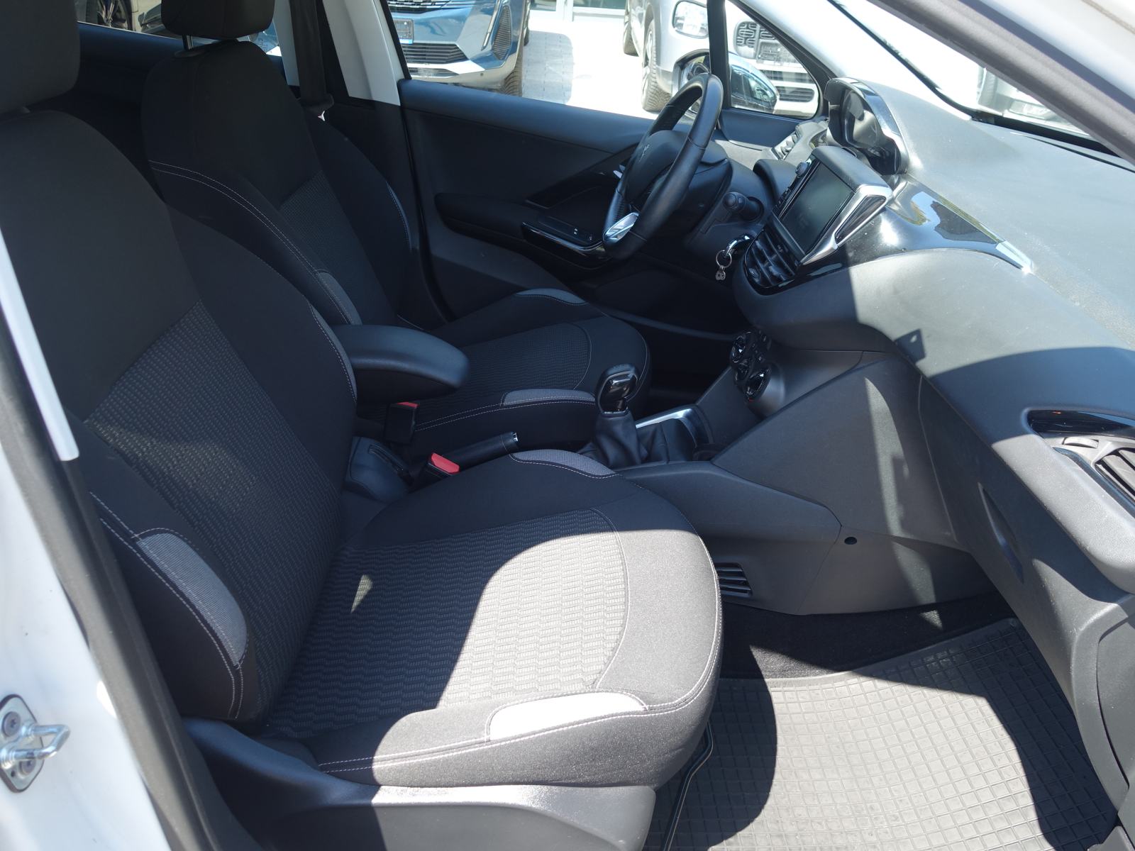 Peugeot 208 1,6 HDI / HR auto 1vl / JAMSTVO + REG.09/2026, fotografija 11