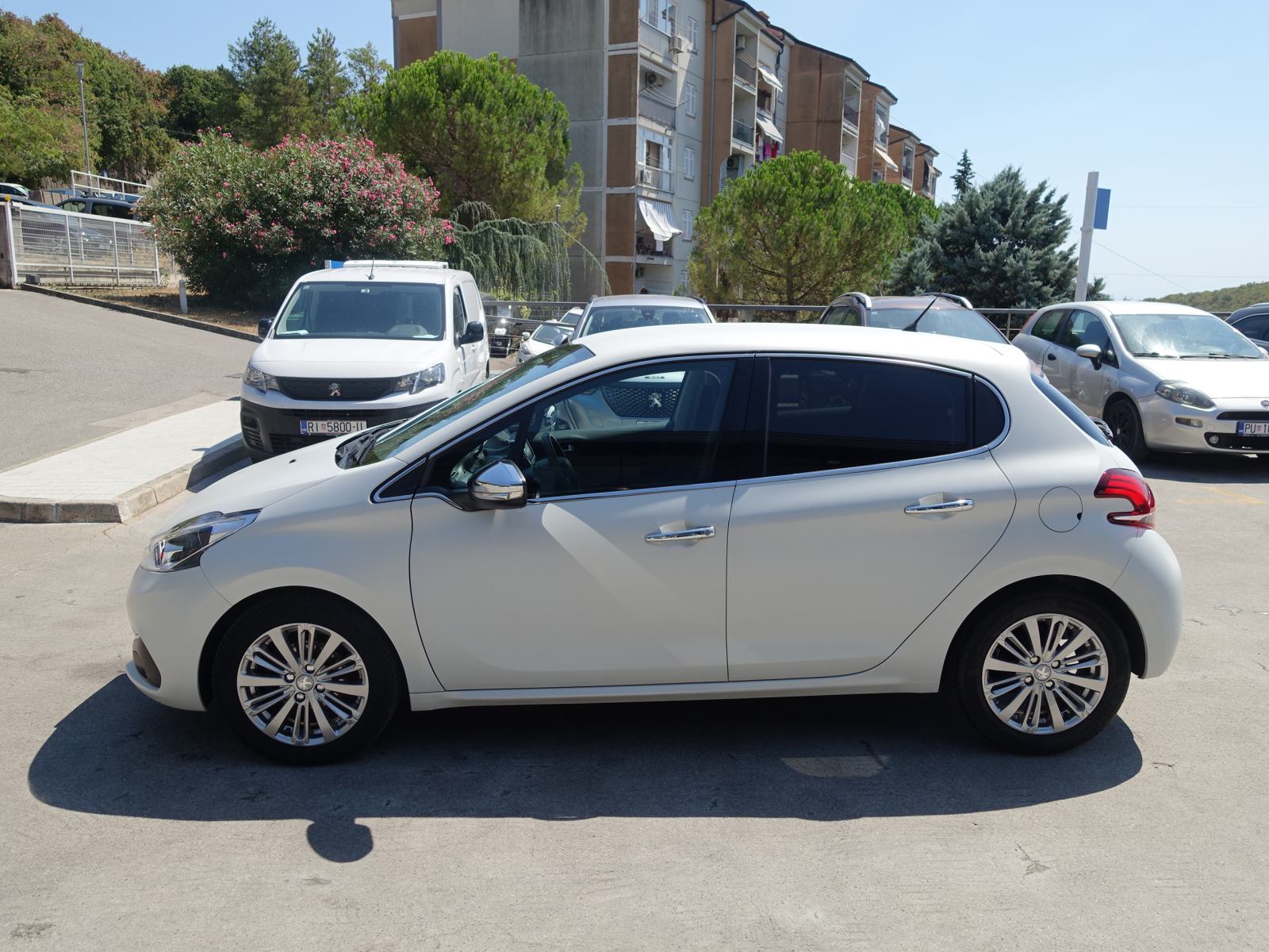 Peugeot 208 1,6 HDI / HR auto 1vl / JAMSTVO + REG.09/2026, fotografija 6