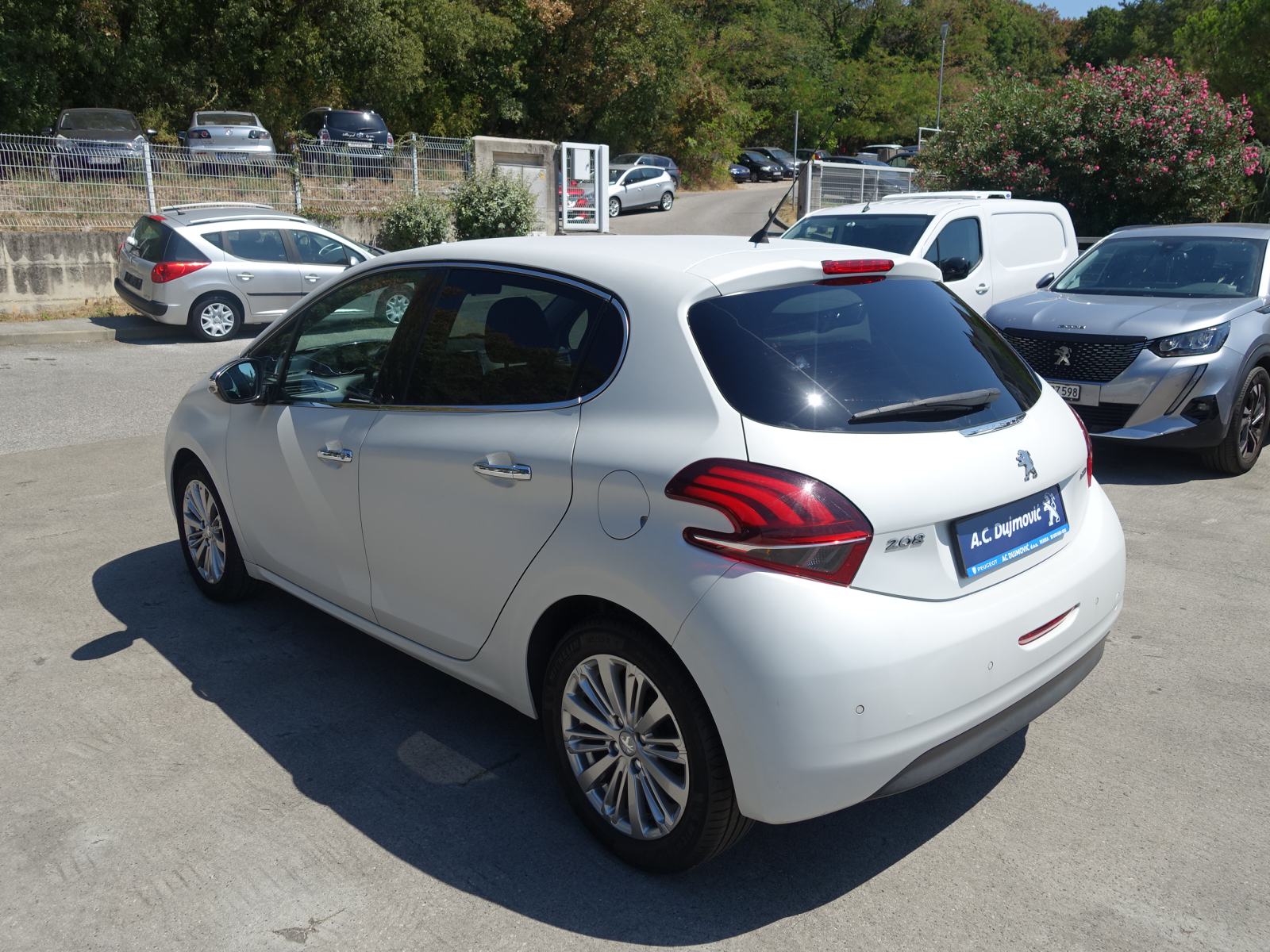 Peugeot 208 1,6 HDI / HR auto 1vl / JAMSTVO + REG.09/2026, fotografija 5