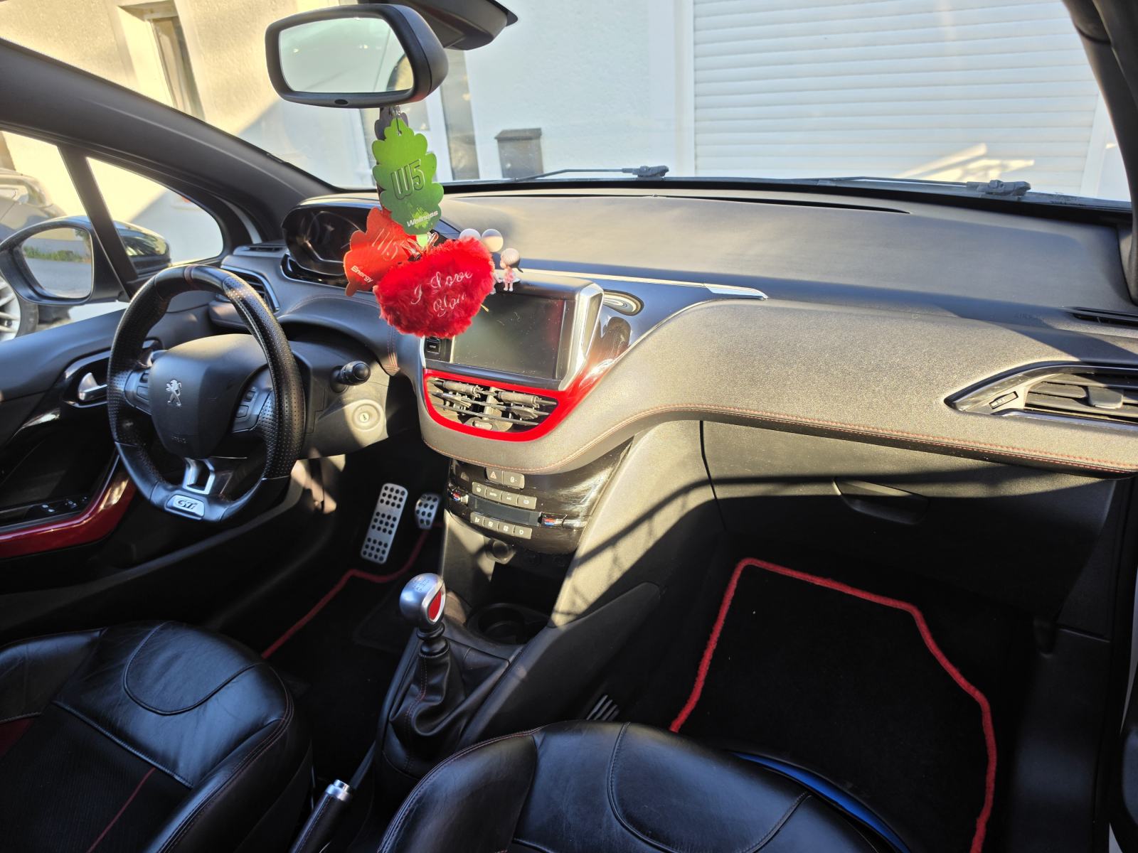 Peugeot 208 1,6 THP GTi, fotografija 2