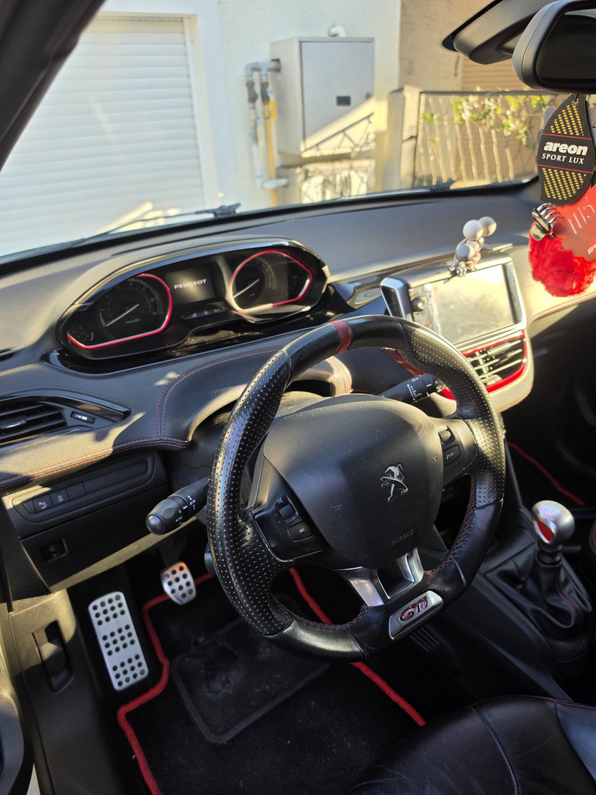 Peugeot 208 1,6 THP GTi, fotografija 4