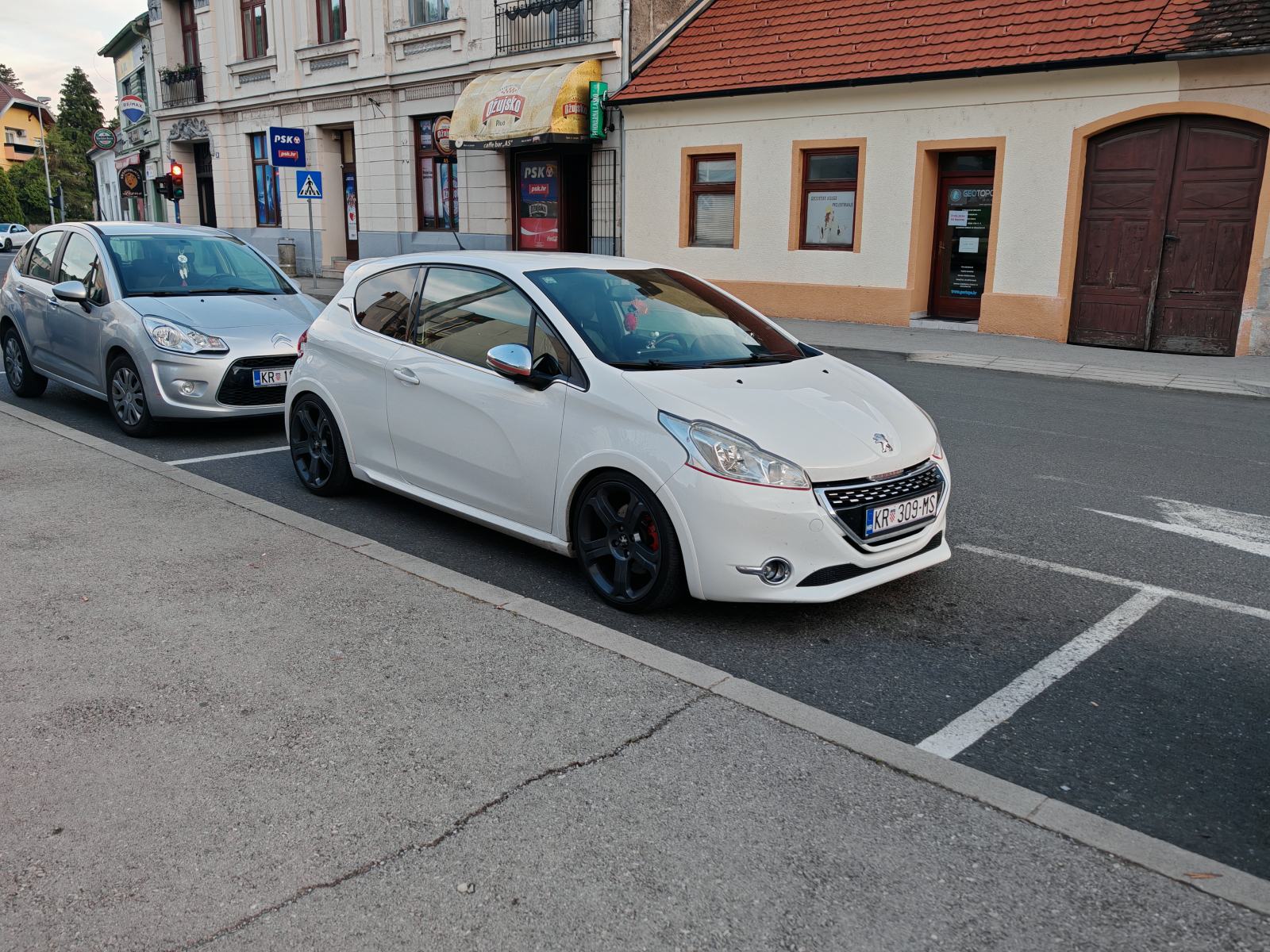 Peugeot 208 1,6 THP GTi, fotografija 10