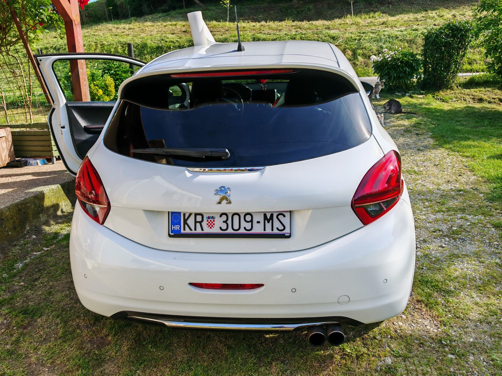 Peugeot 208 1,6 THP GTi, fotografija 11