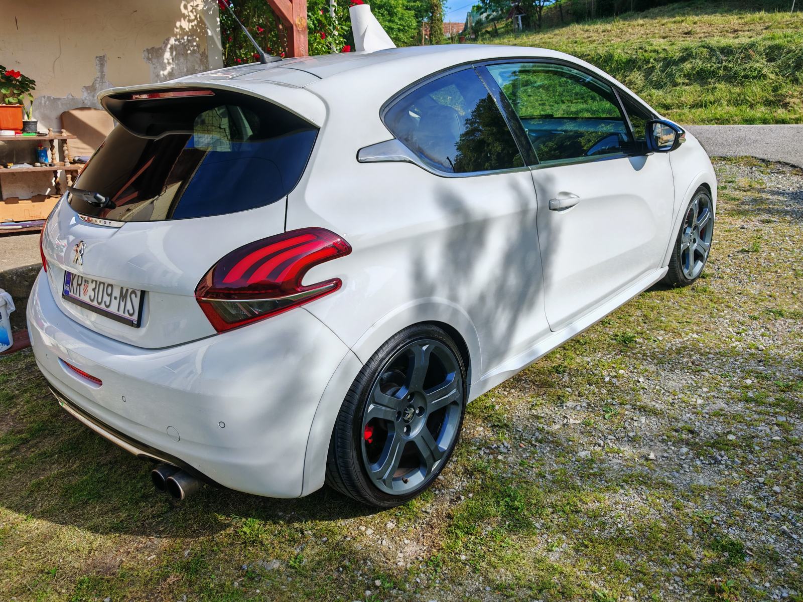 Peugeot 208 1,6 THP GTi, fotografija 12