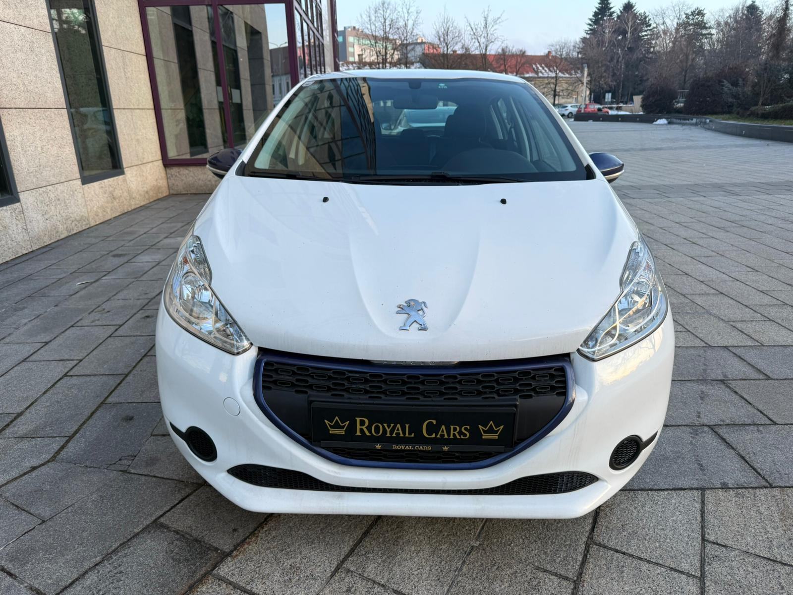 PEUGEOT 208 - 2015 GOD - RUČNI MJENJAČ - TOP! - NOVI SERVIS - NOVA REG, fotografija 3