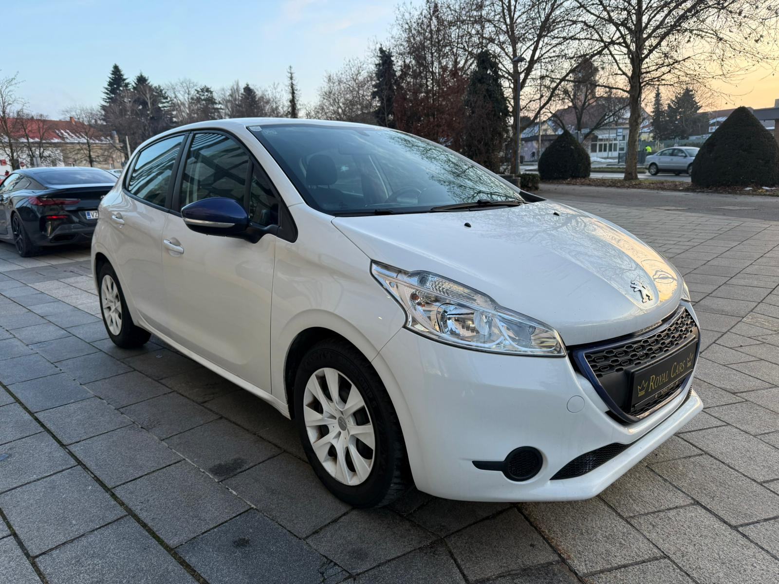 PEUGEOT 208 - 2015 GOD - RUČNI MJENJAČ - TOP! - NOVI SERVIS - NOVA REG, fotografija 5